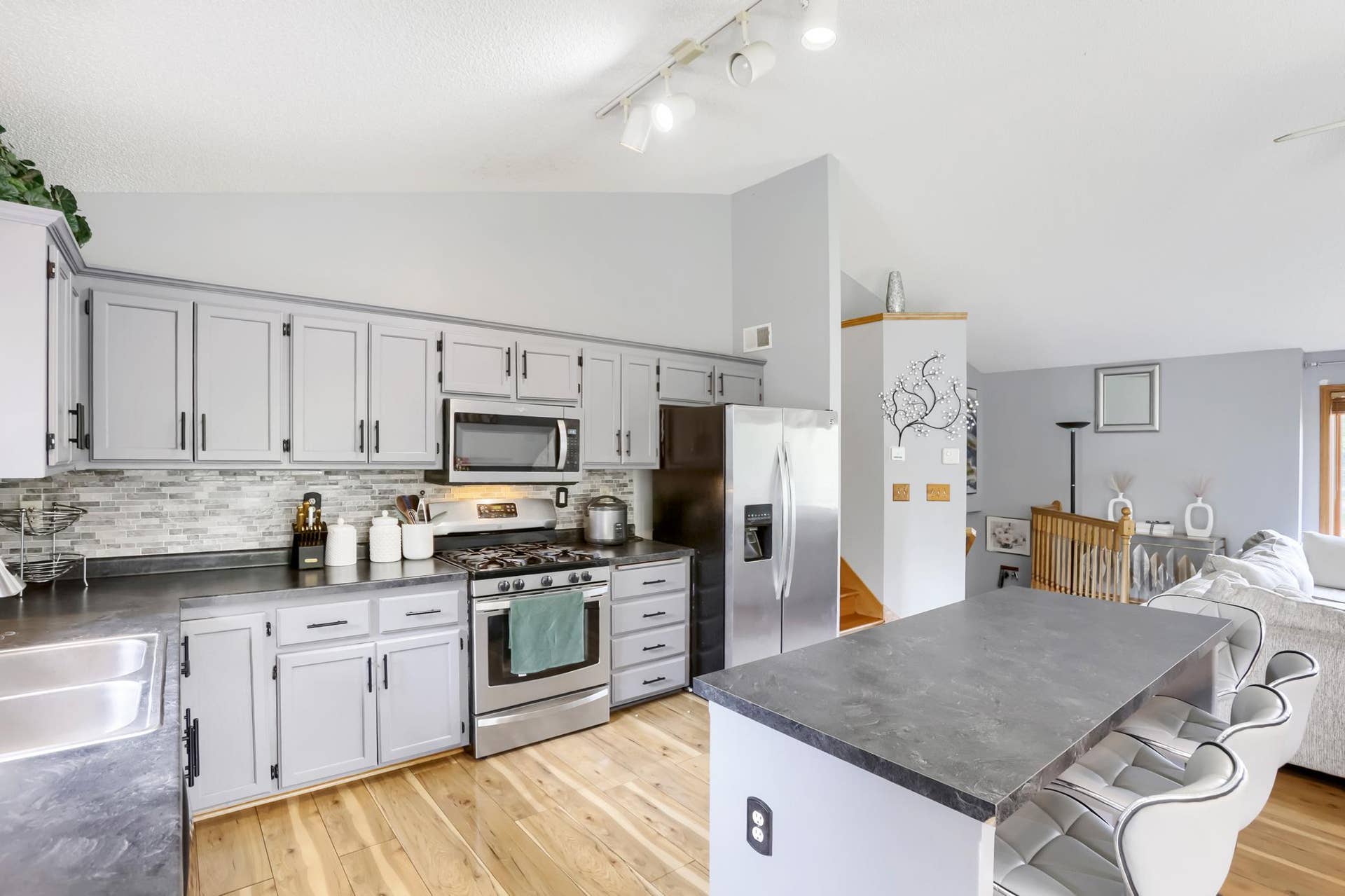 10837 Mississippi Drive N, Brooklyn Park, MN 55443 10837 Mississippi Dr N - Print Quality - 014 - 09 Kitchen.jpg