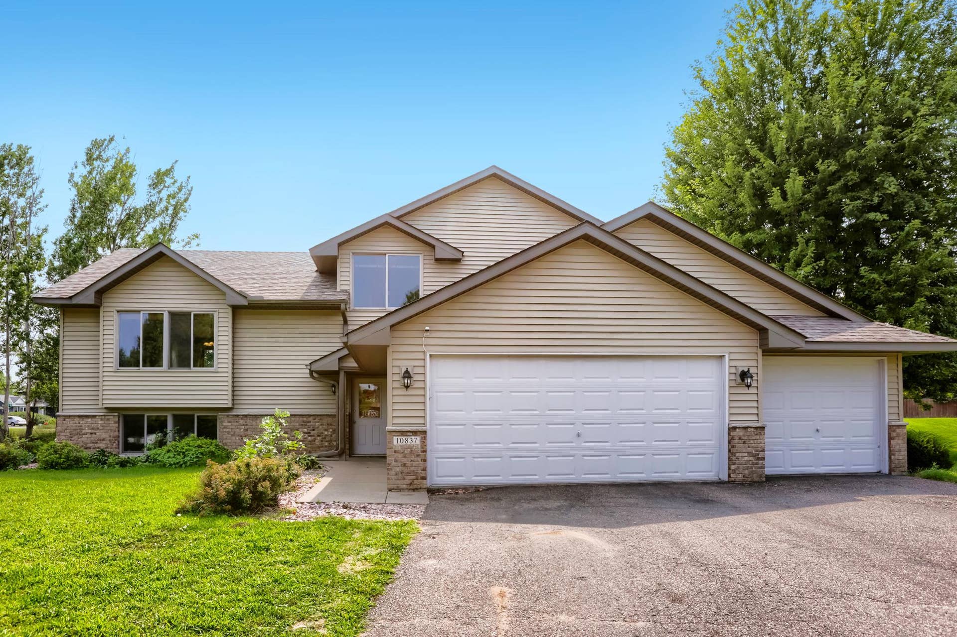 10837 Mississippi Drive N, Brooklyn Park, MN 55443 10837 Mississippi Dr N - Print Quality - 004 - 01 Exterior Front.jpg