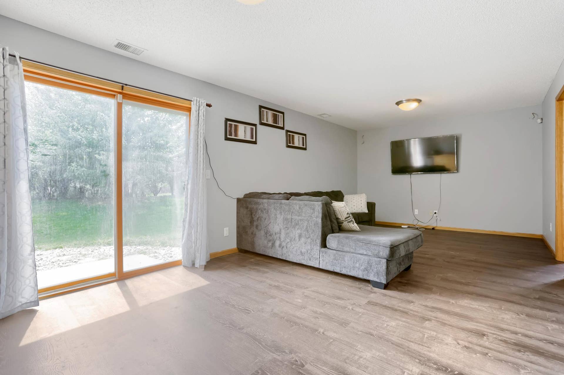 10837 Mississippi Drive N, Brooklyn Park, MN 55443 10837 Mississippi Dr N - Print Quality - 017 - 12 Family Room.jpg