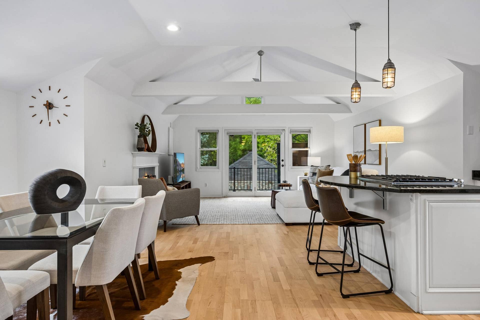 2637 1/2 Humboldt Avenue S, 21, Minneapolis, MN 55408 Open-concept seamlessly connects to all living spaces.