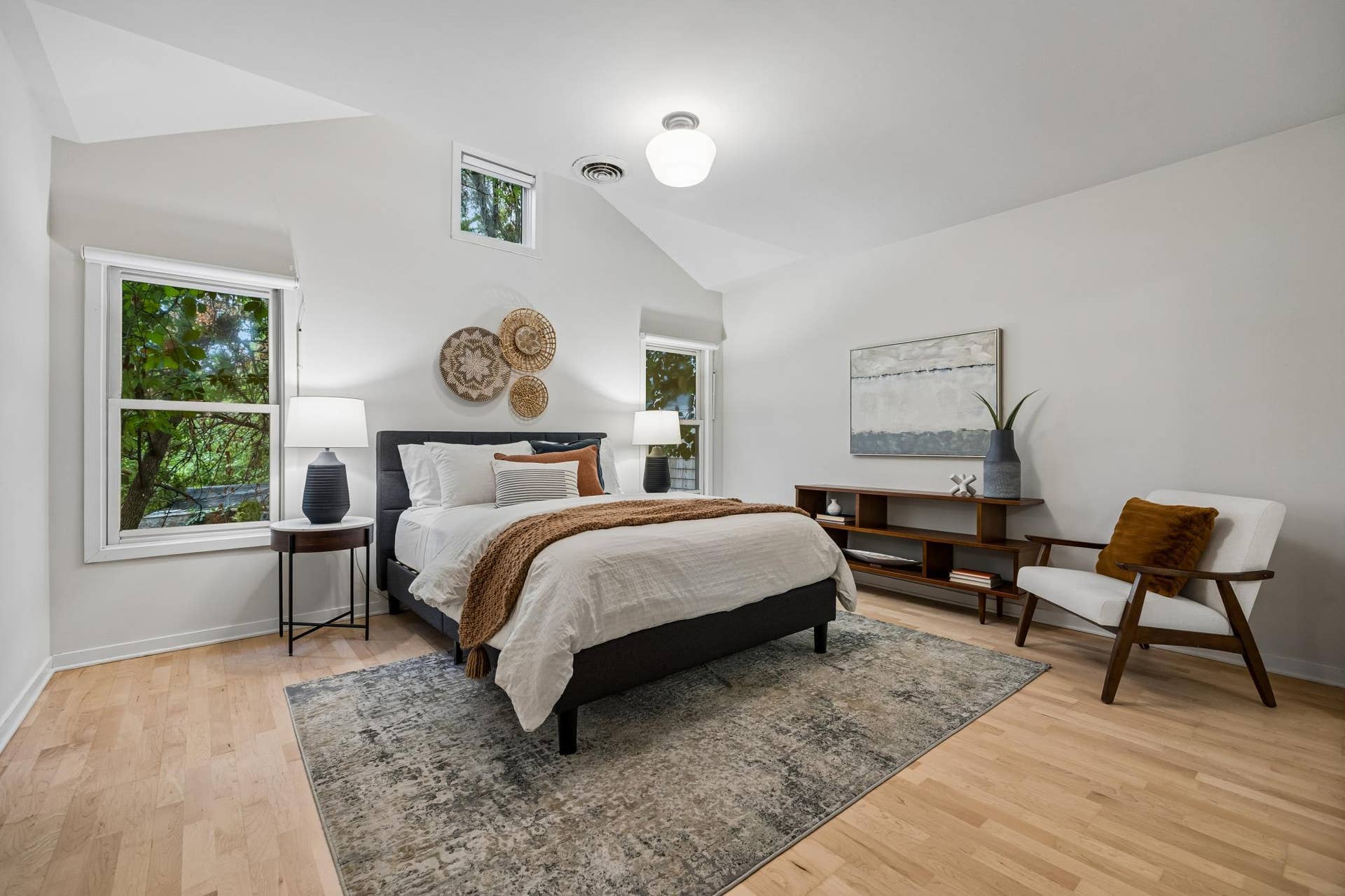 2637 1/2 Humboldt Avenue S, 21, Minneapolis, MN 55408 Spacious primary bedroom with vaulted ceilings, creating an open and airy retreat.