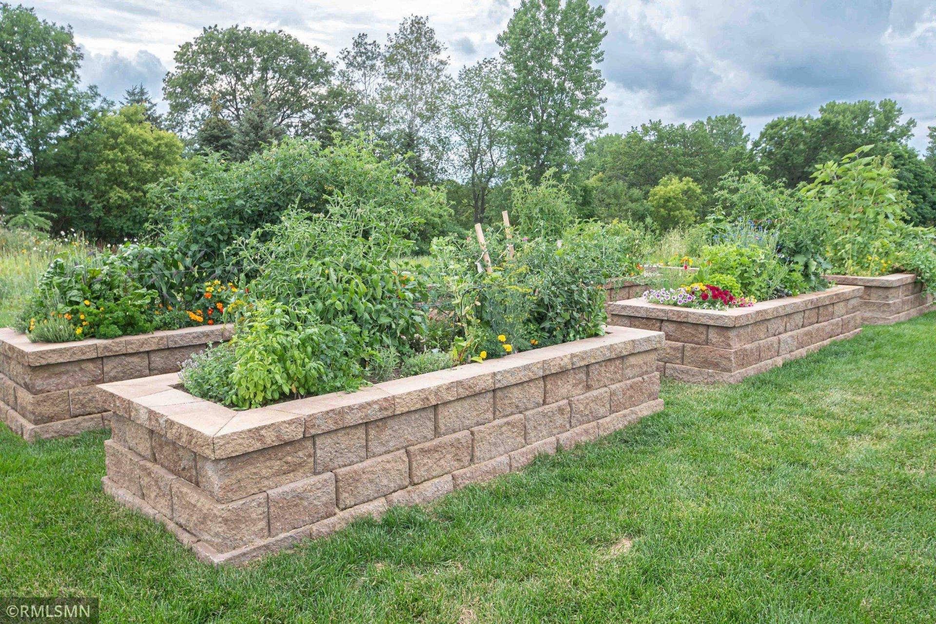 114 Brick Street S, #207, Stillwater, MN 55082 Raised Garden Beds