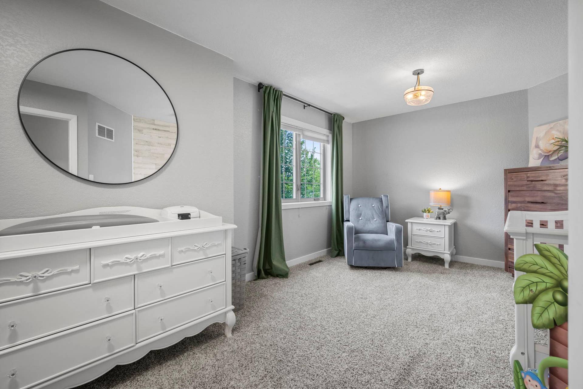 3 spacious bedroom up with neutral palette and flooring!
