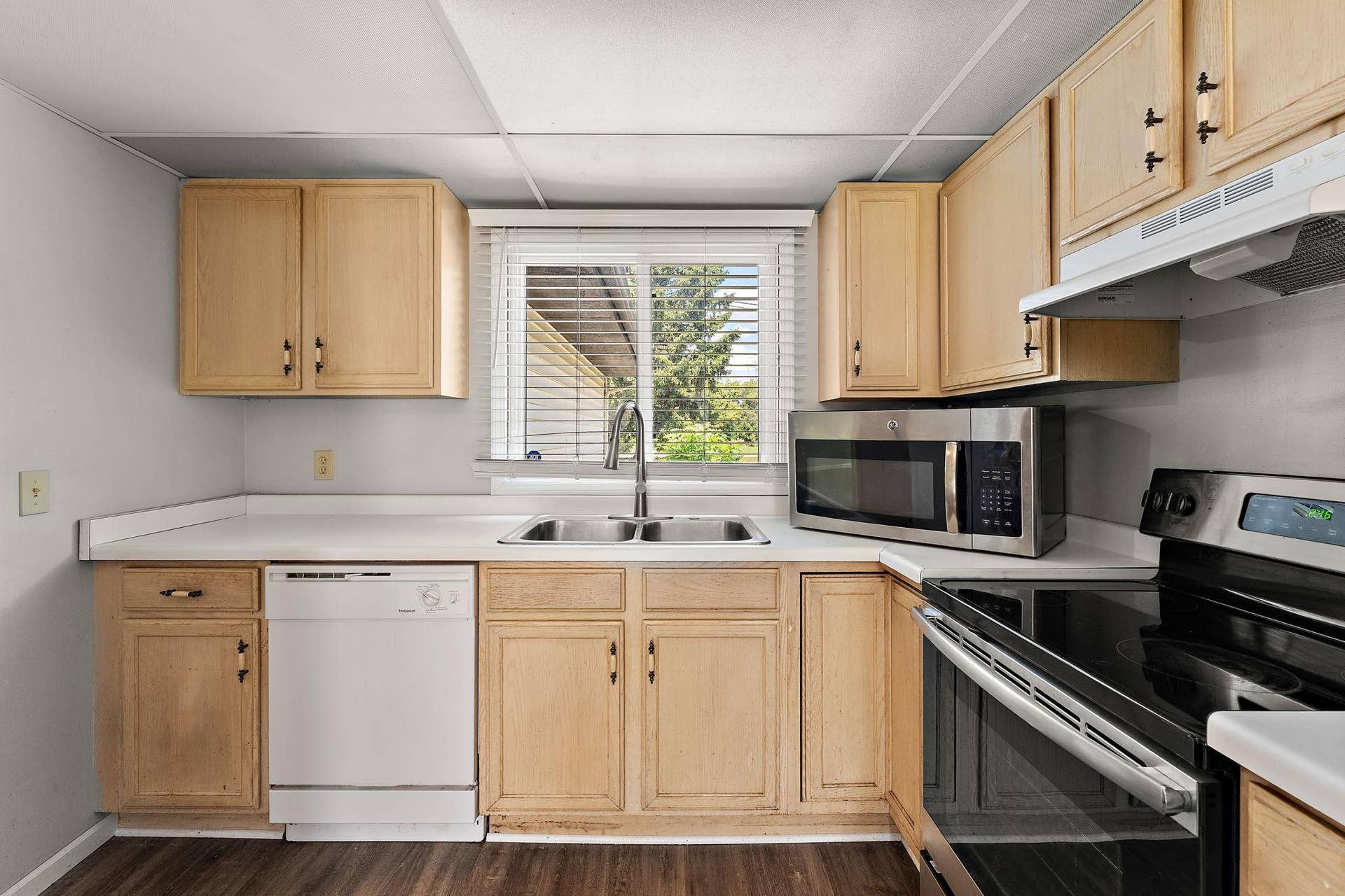 7747 89th Avenue N, Brooklyn Park, MN 55445 13-web-or-mls-UAV Vision Media (27).jpg