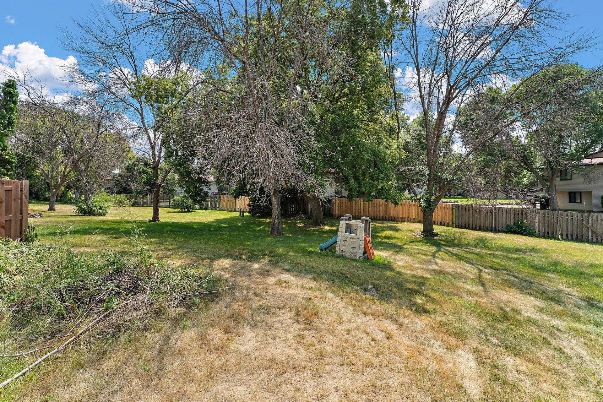 7747 89th Avenue N, Brooklyn Park, MN 55445 9-web-or-mls-UAV Vision Media (14).jpg