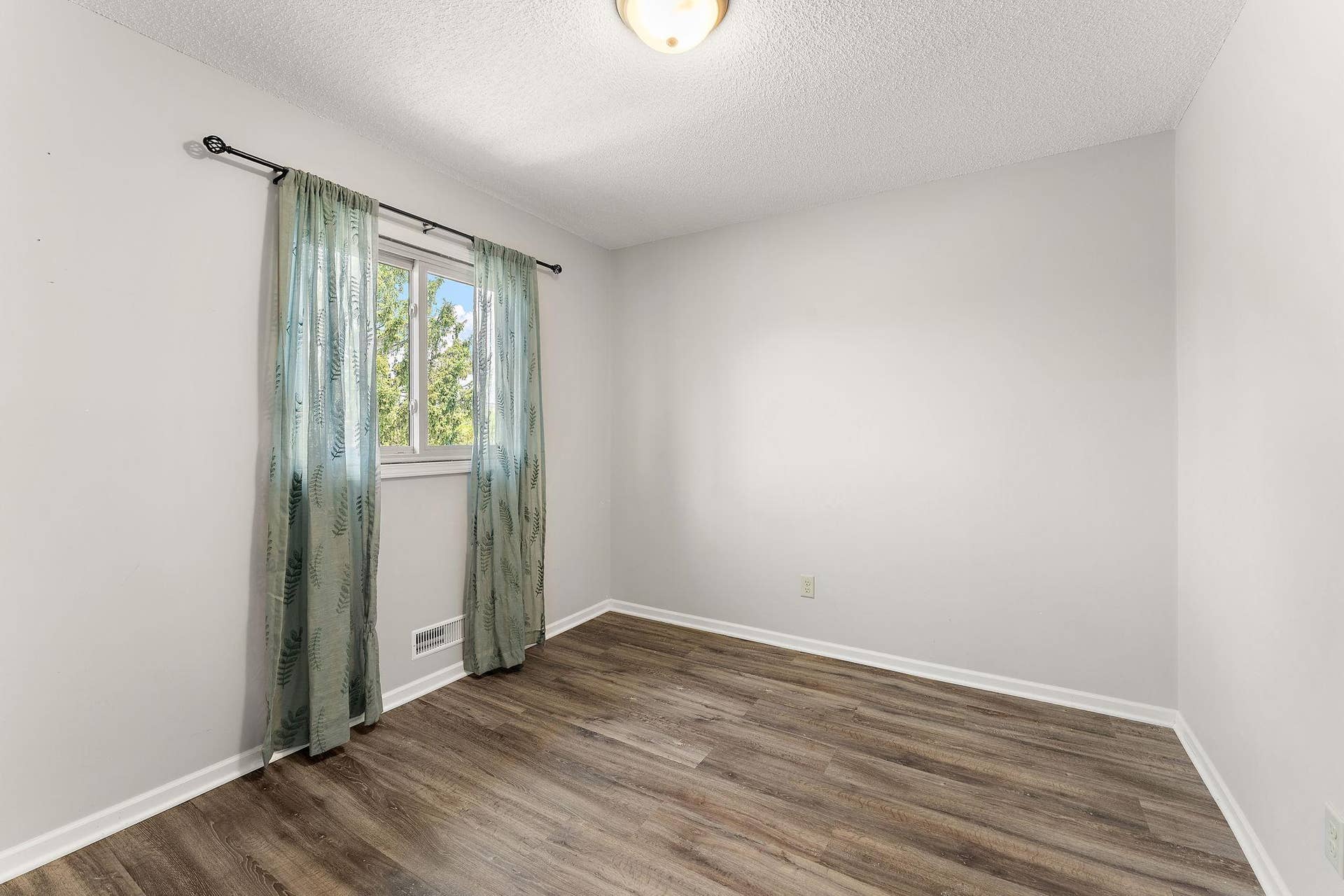 7747 89th Avenue N, Brooklyn Park, MN 55445 23-web-or-mls-UAV Vision Media (21).jpg