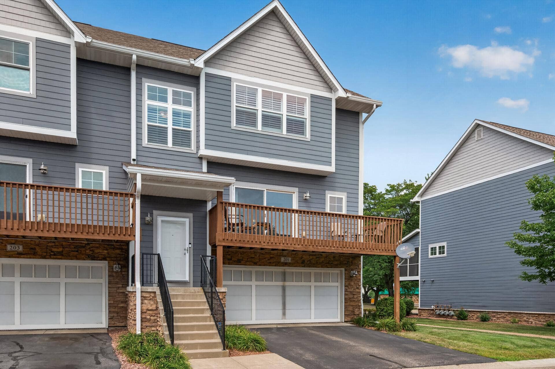 201 Alberta Lane, Little Canada, MN 55117 Beautiful End-Unit Townhome