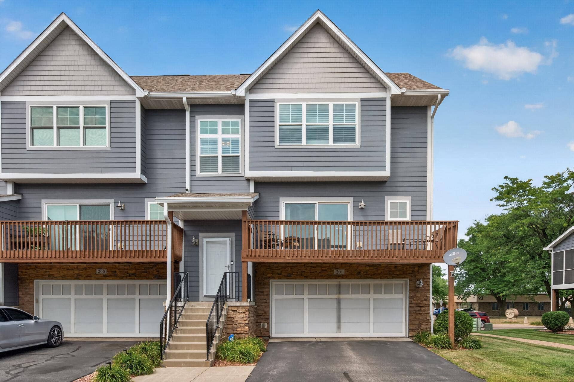 201 Alberta Lane, Little Canada, MN 55117 Beautiful End-Unit Townhome