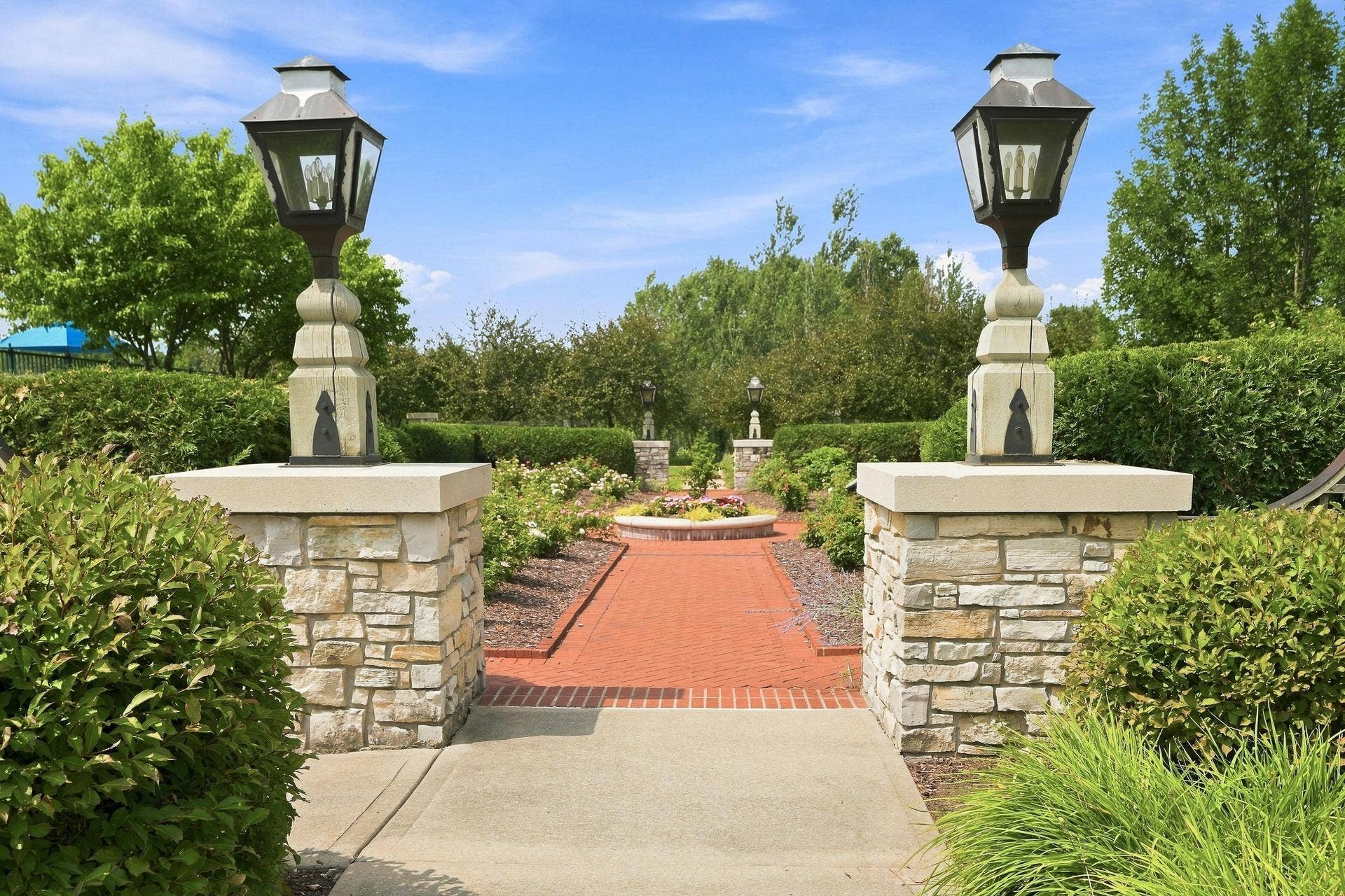 11021 Oak Grove Circle #C, Woodbury, MN 55129 Bailey's Arbor - Gardens