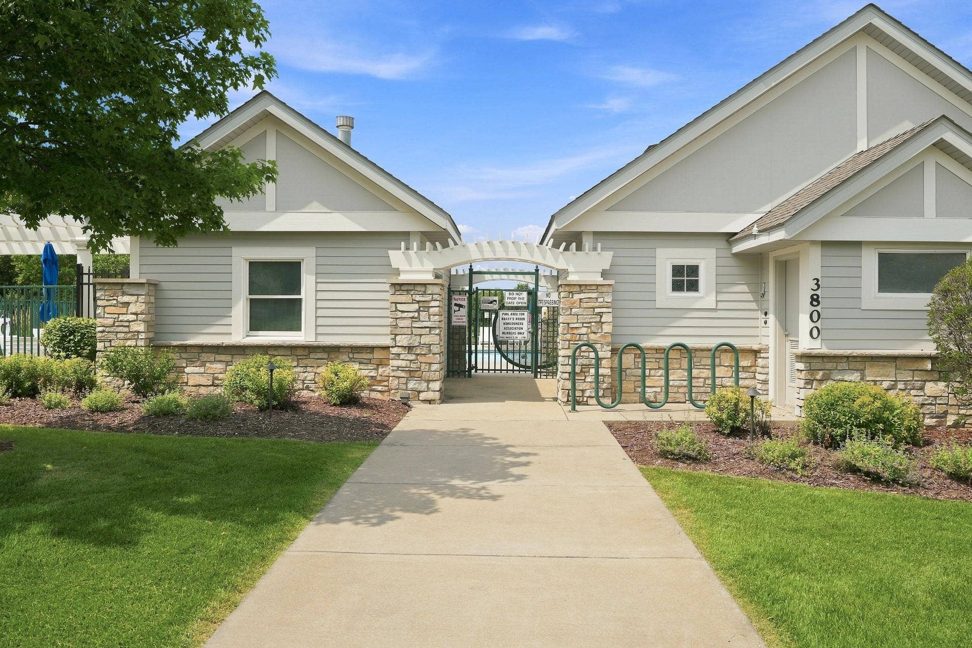 11021 Oak Grove Circle #C, Woodbury, MN 55129 Bailey's Arbor Pool 1