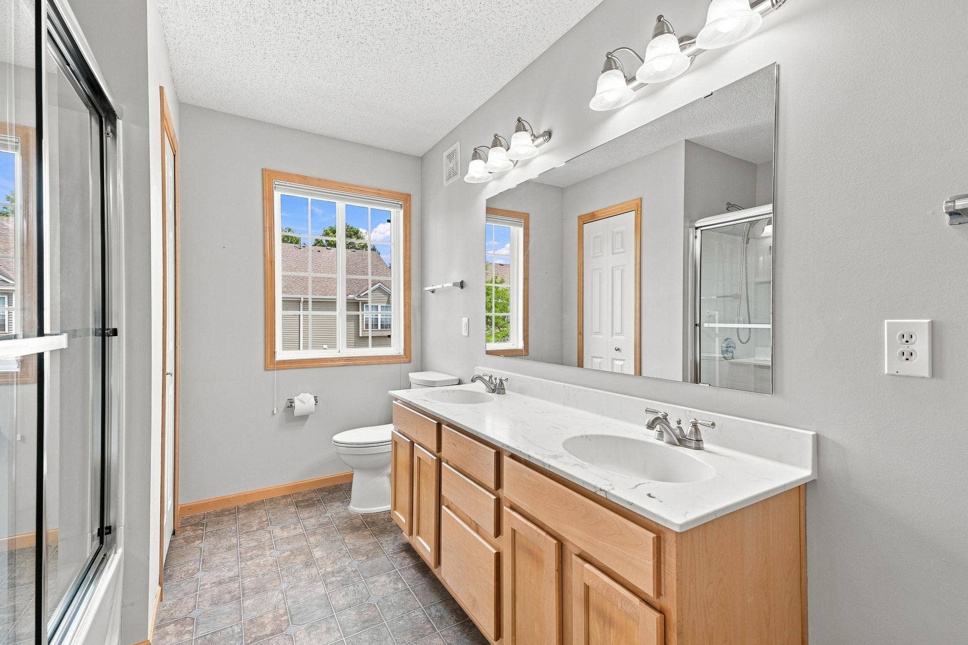 11021 Oak Grove Circle #C, Woodbury, MN 55129 Upper Level Full Bath with Dual Sinks