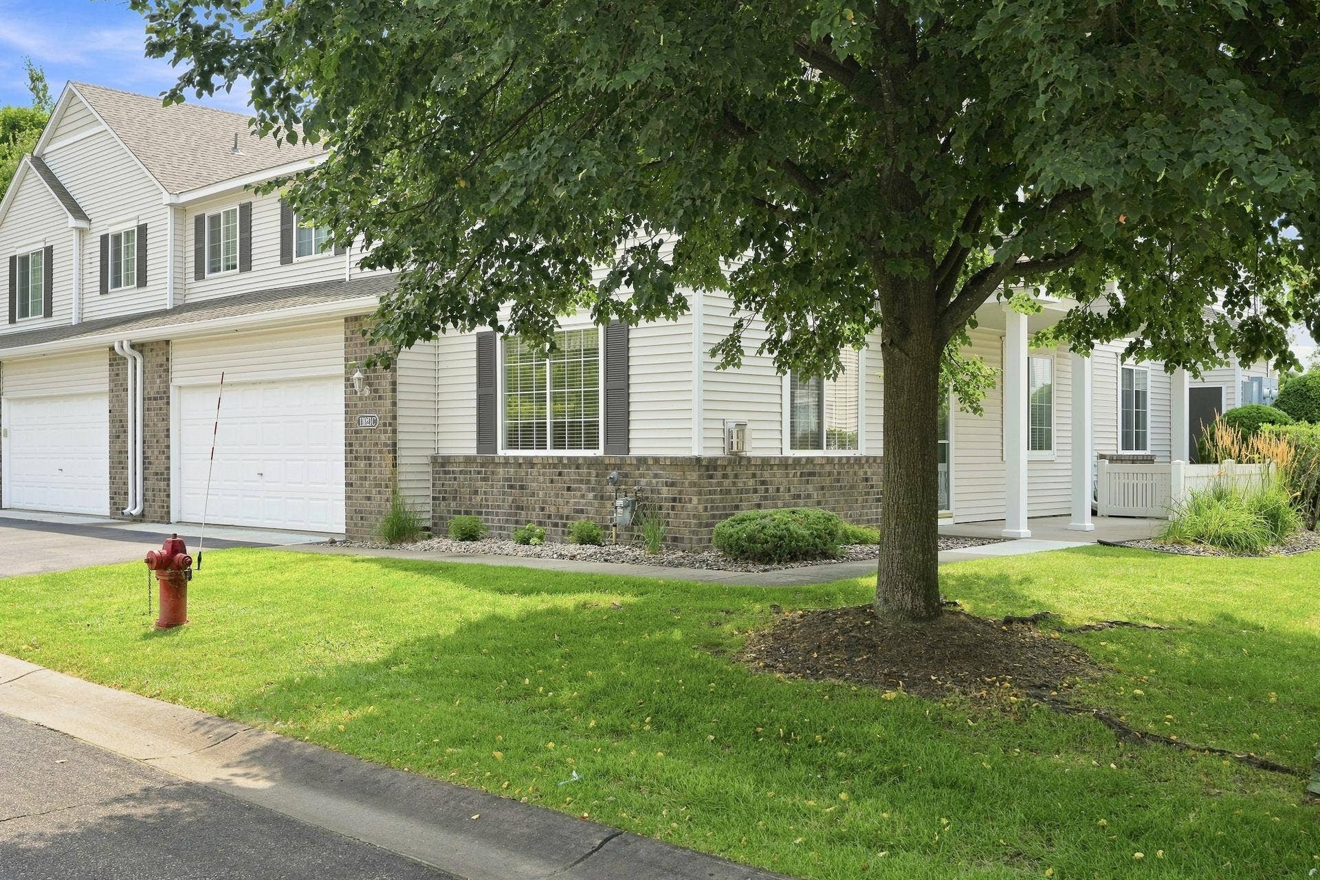 11021 Oak Grove Circle #C, Woodbury, MN 55129 Home Sweet Home - Quad End Unit