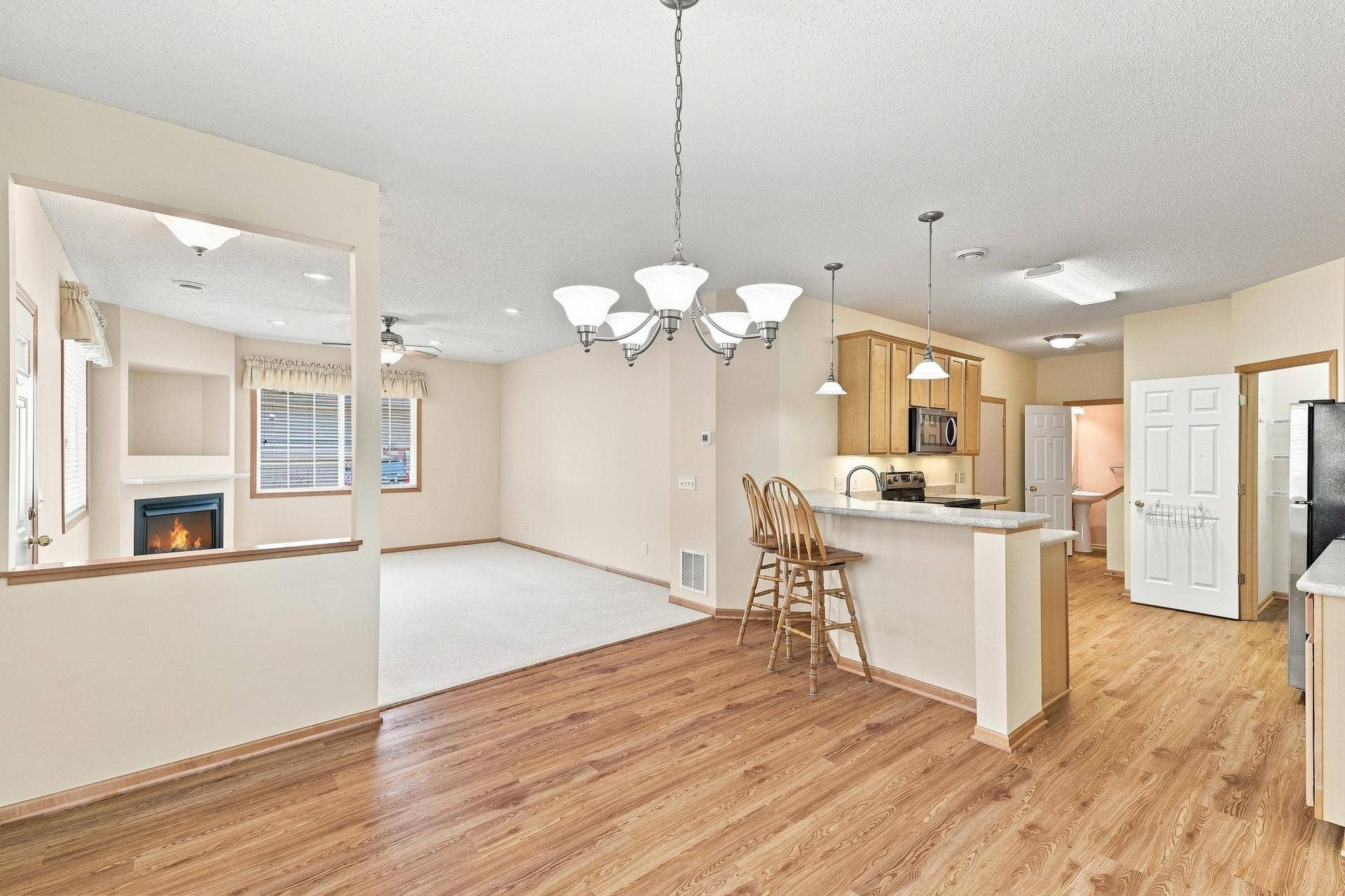 11021 Oak Grove Circle #C, Woodbury, MN 55129 Dining/Living Room/Kitchen