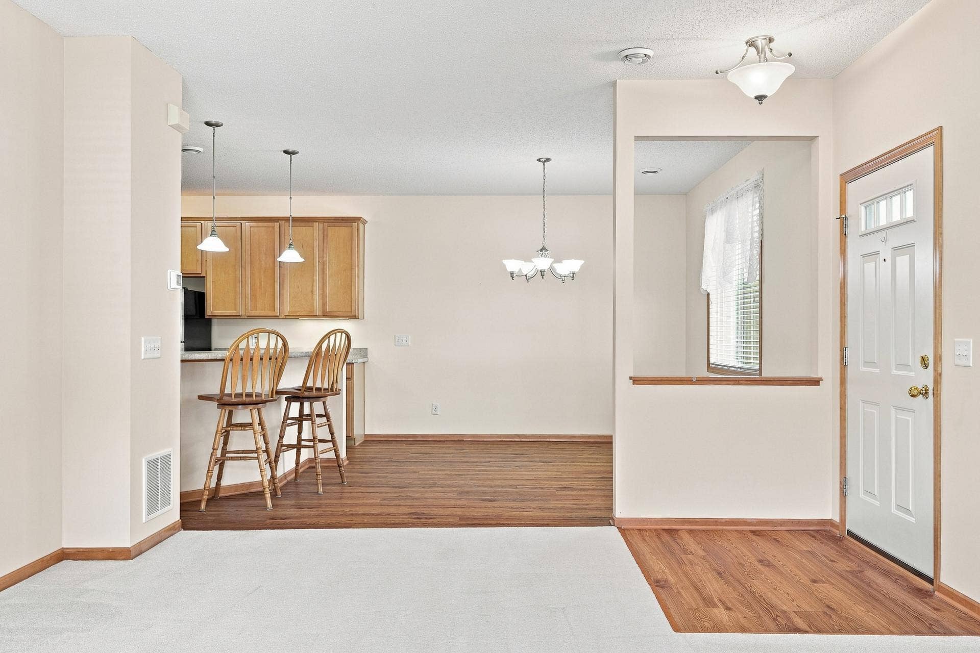 11021 Oak Grove Circle #C, Woodbury, MN 55129 Entry with view into Dining Area