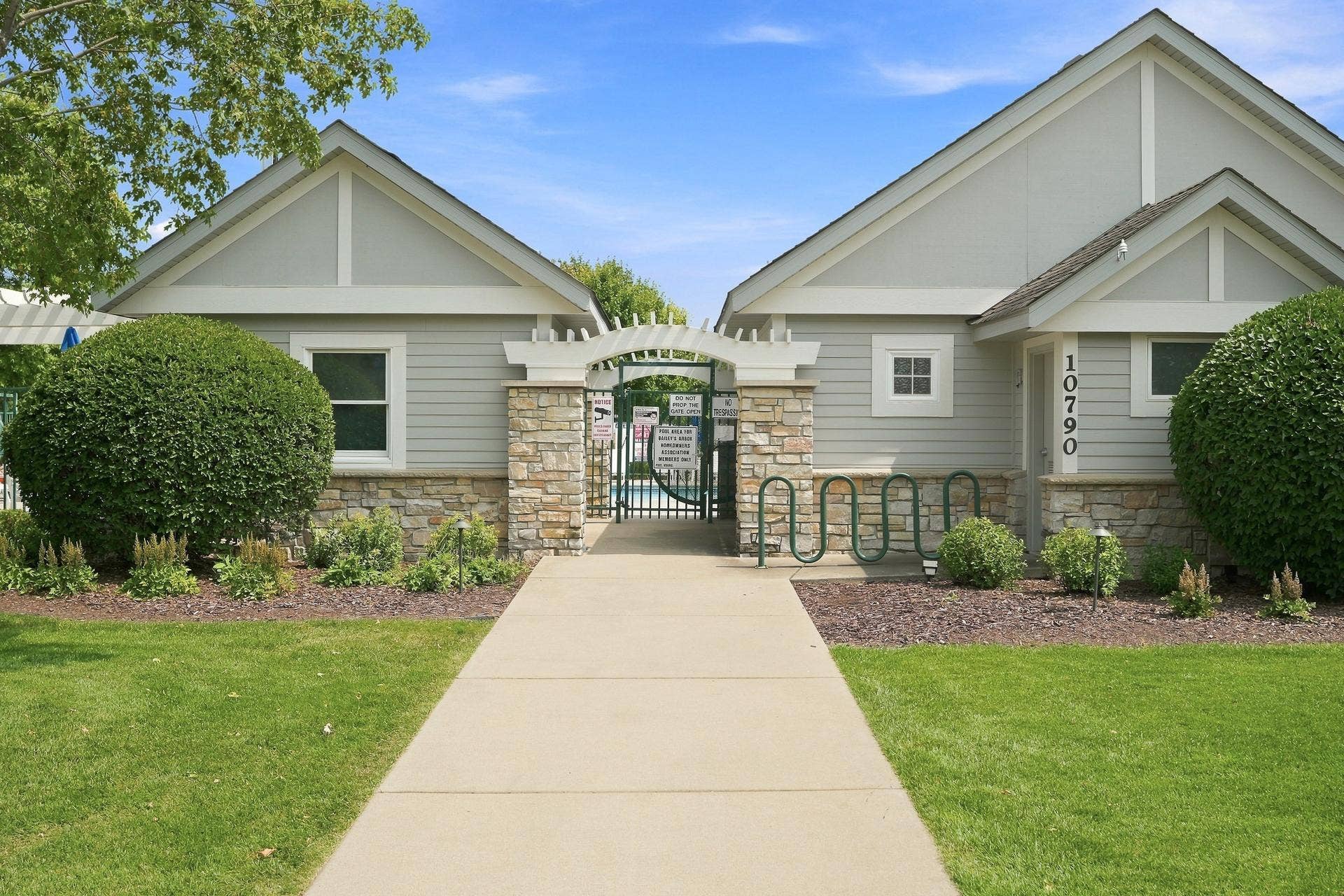 11021 Oak Grove Circle #C, Woodbury, MN 55129 Bailey's Arbor Pool 2