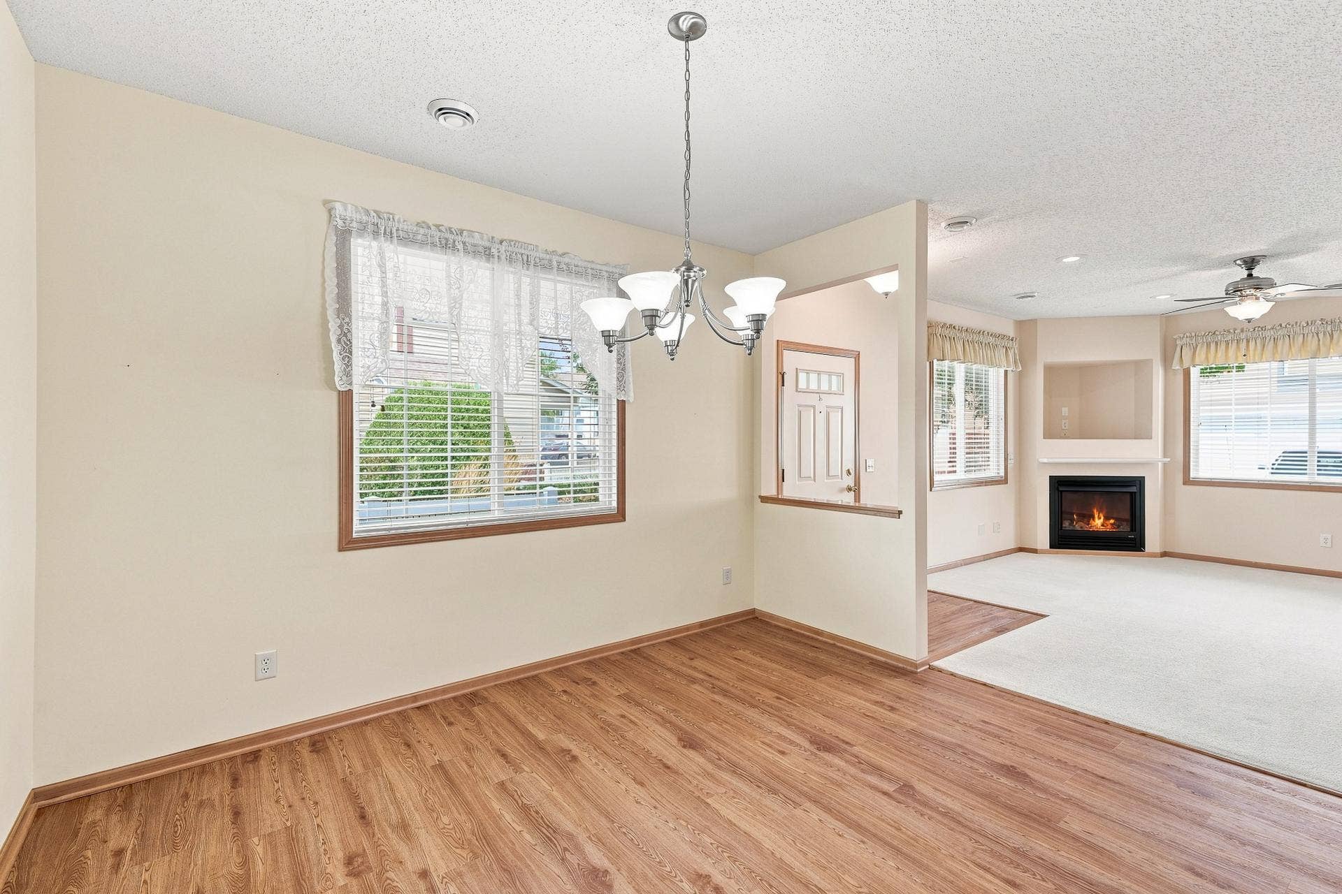 11021 Oak Grove Circle #C, Woodbury, MN 55129 Dining