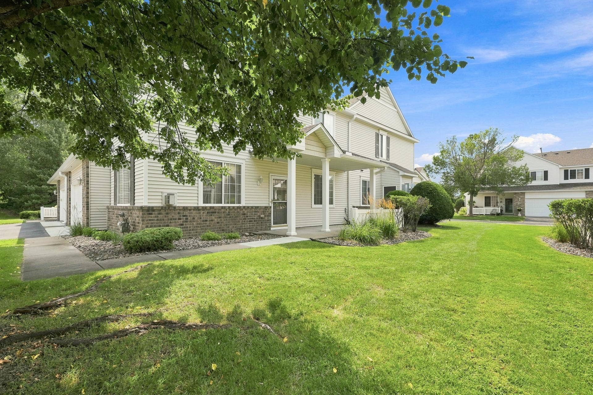 11021 Oak Grove Circle #C, Woodbury, MN 55129 Bailey's Arbor End Unit with Green Space!