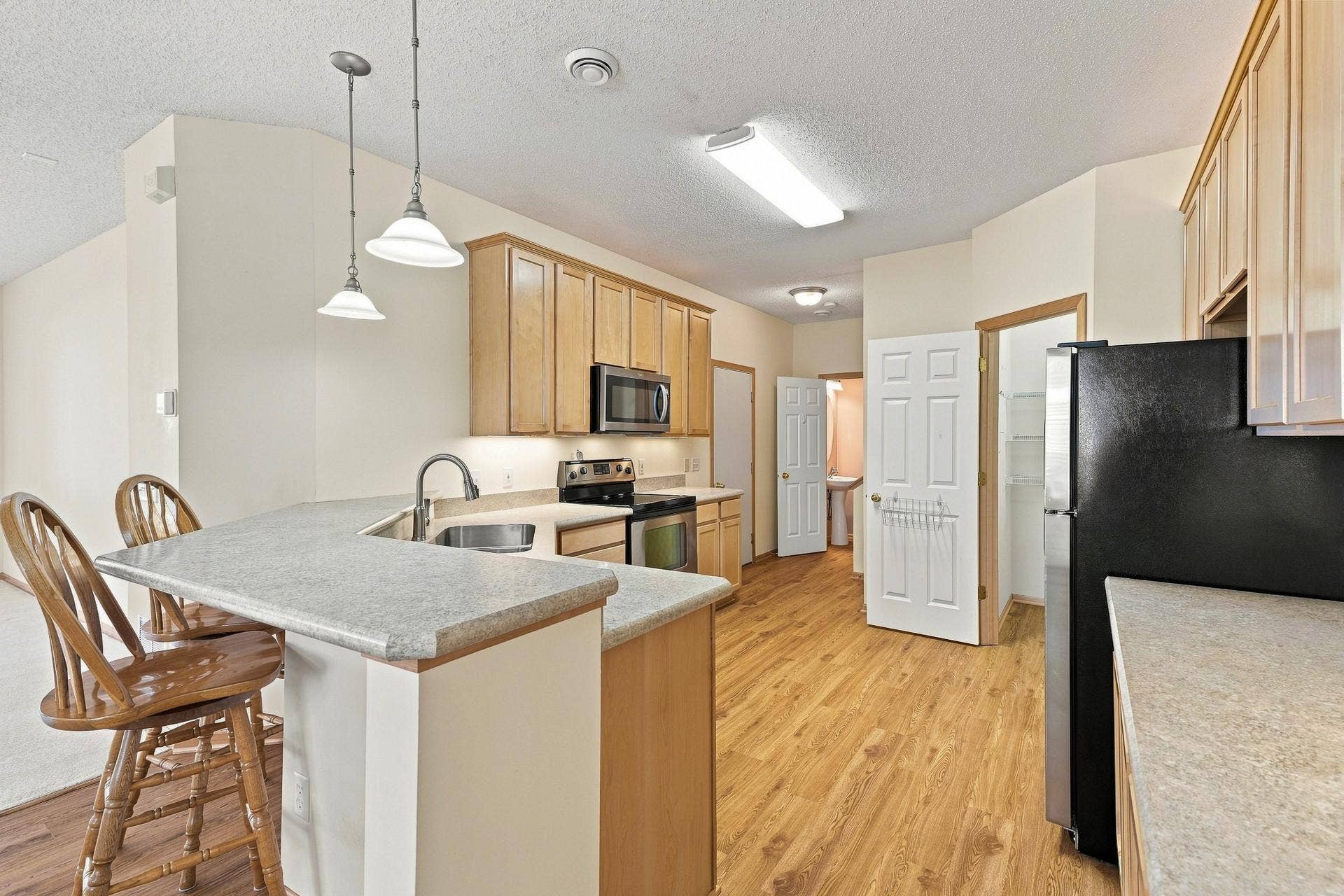 11021 Oak Grove Circle #C, Woodbury, MN 55129 Kitchen with SS Appliances, Laminate Flooring & Over the Counter Lighting