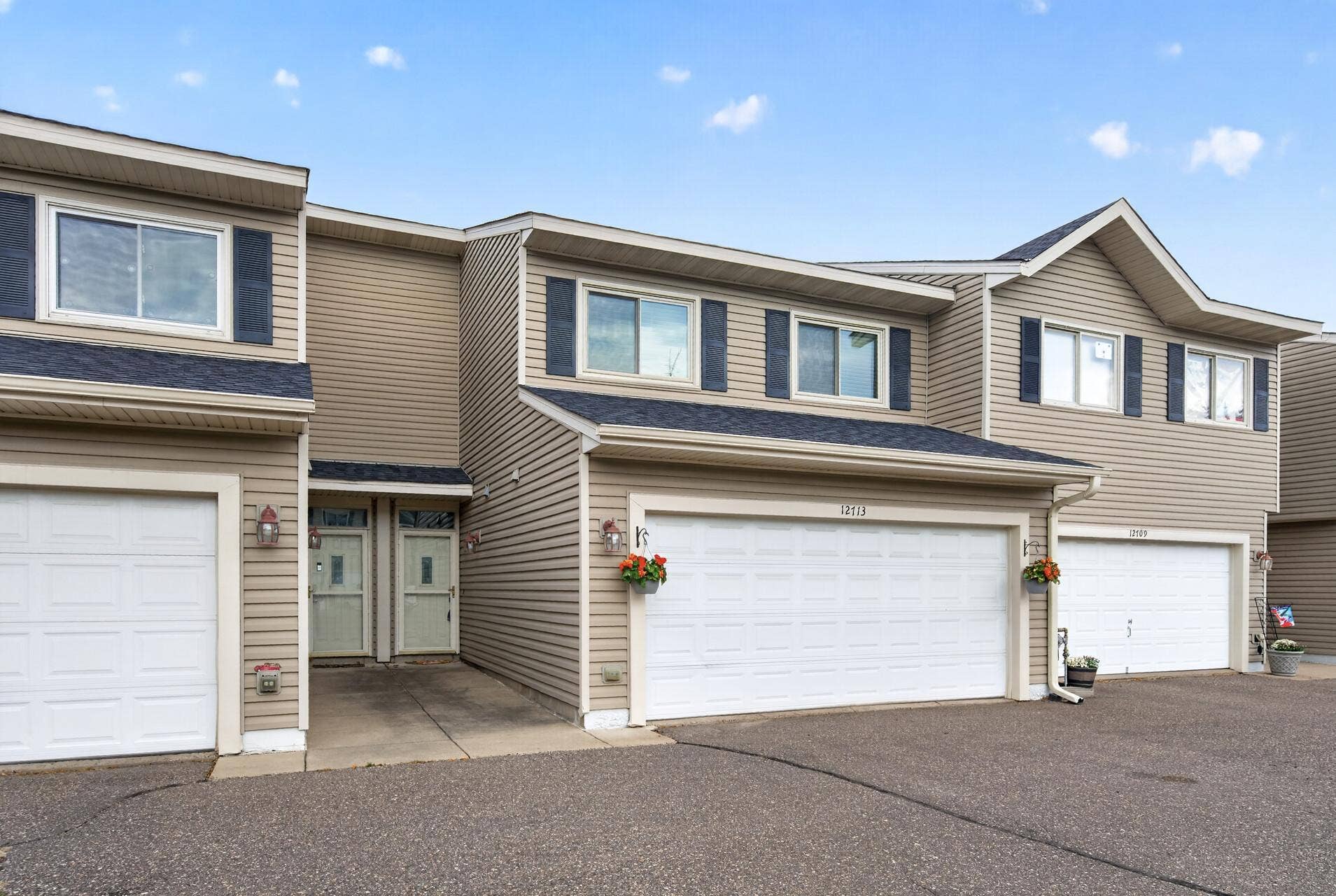 12713 82nd Place N, Maple Grove, MN 55369 Extremely clean, meticulously maintained, one owner townhome!