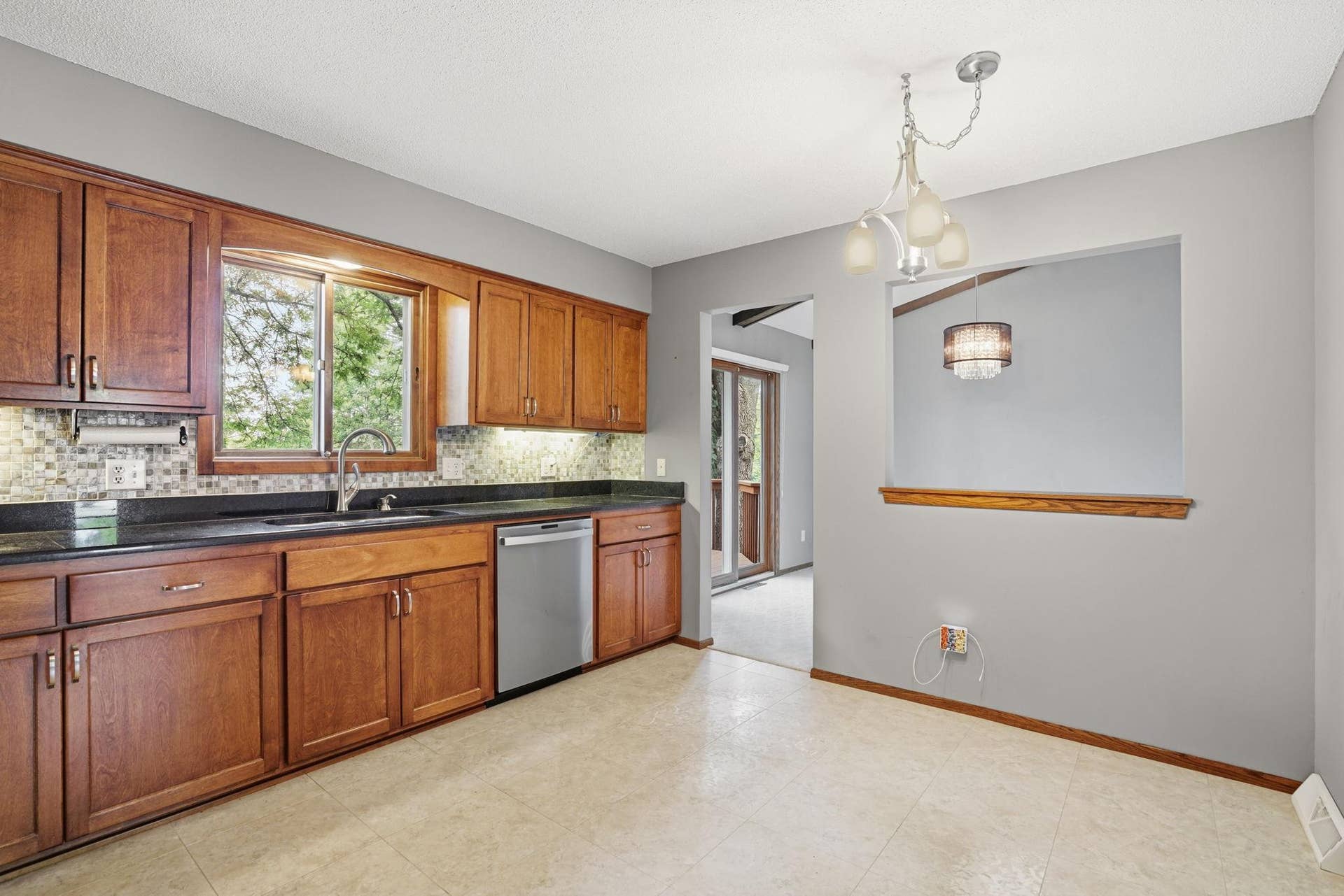 6207 Edgemont Boulevard N, Brooklyn Park, MN 55428 6207 Edgemont Boulevard N, Brooklyn Park, MN 55428