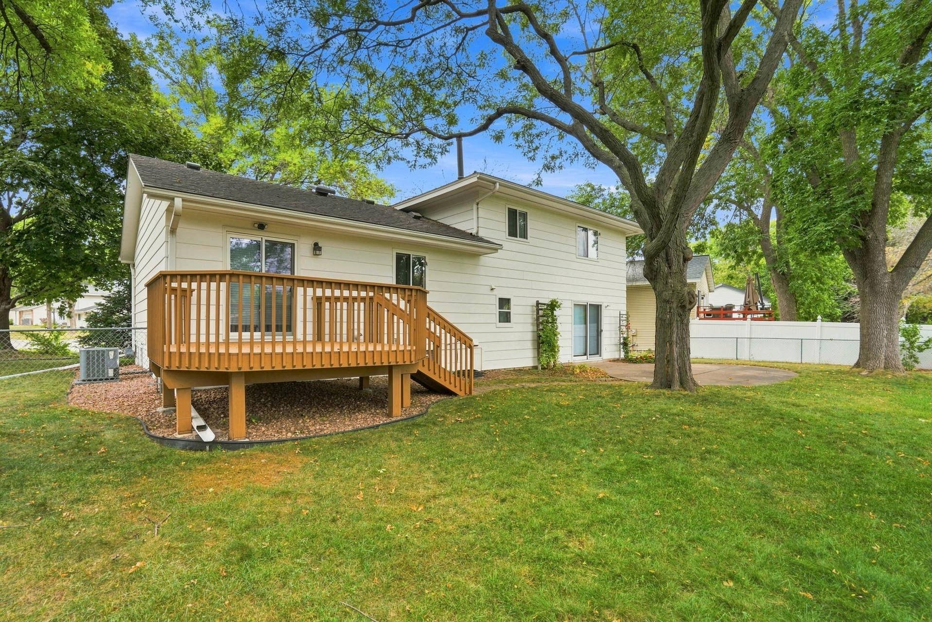 6207 Edgemont Boulevard N, Brooklyn Park, MN 55428 6207 Edgemont Boulevard N, Brooklyn Park, MN 55428