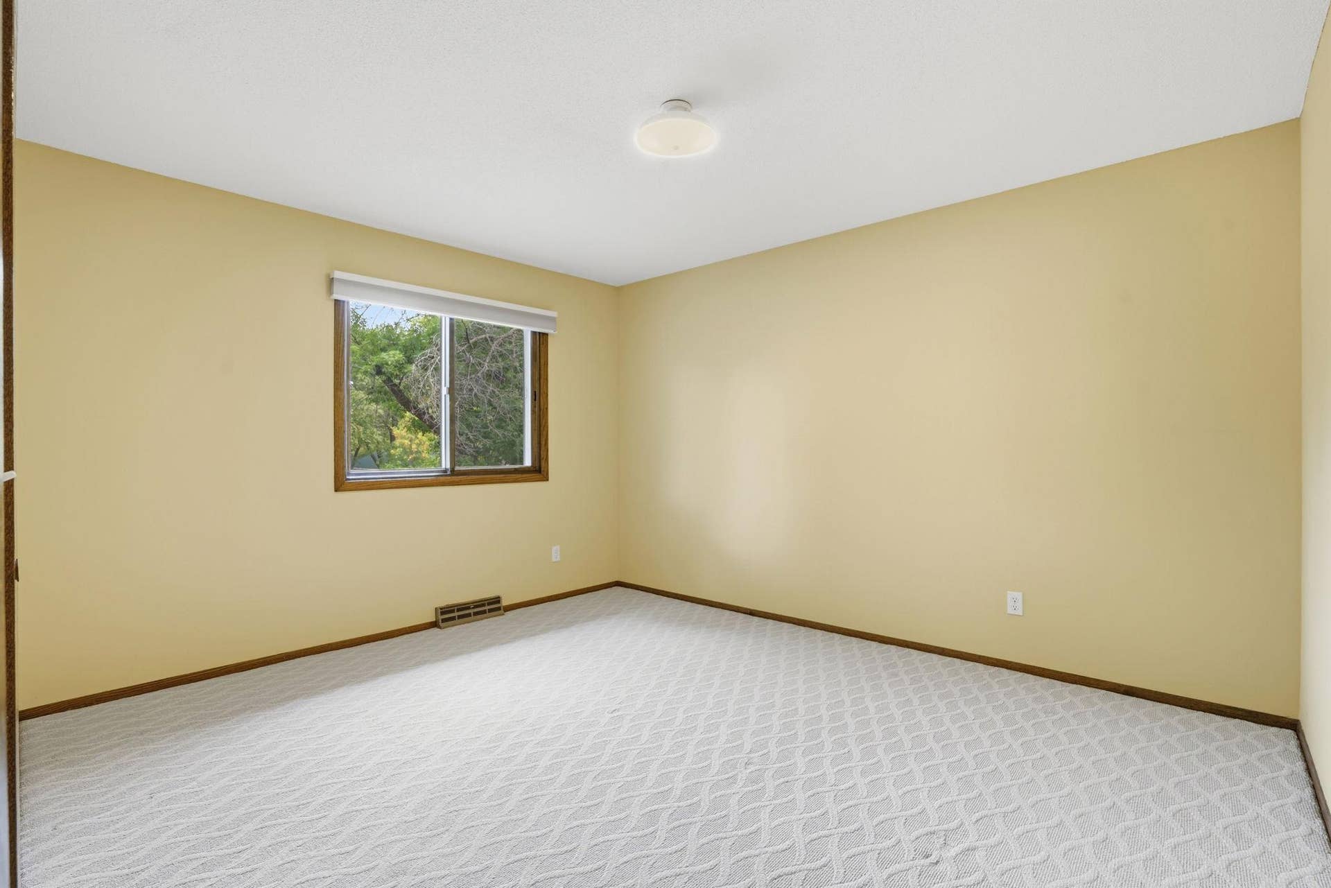 6207 Edgemont Boulevard N, Brooklyn Park, MN 55428 6207 Edgemont Boulevard N, Brooklyn Park, MN 55428