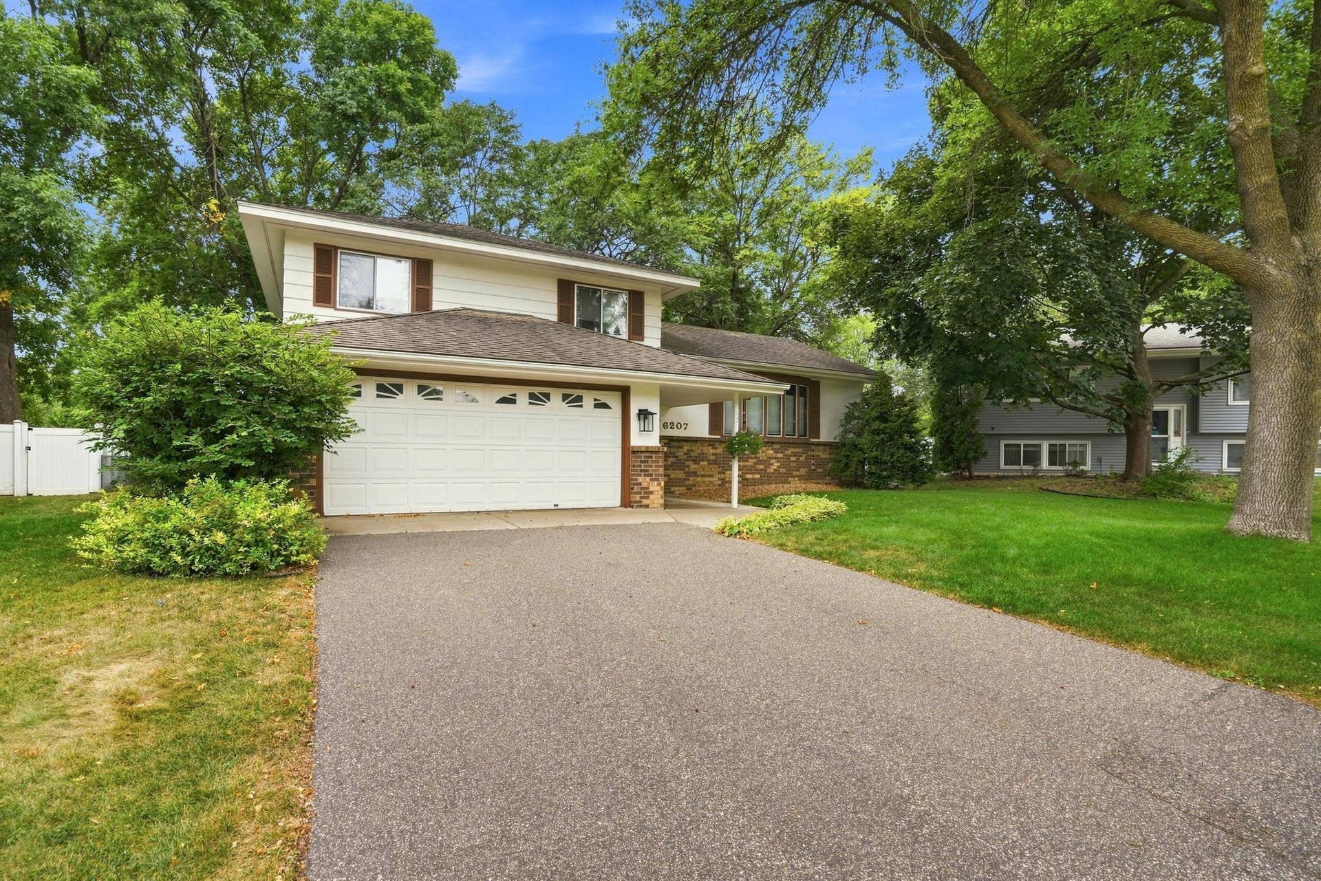 6207 Edgemont Boulevard N, Brooklyn Park, MN 55428 6207 Edgemont Boulevard N, Brooklyn Park, MN 55428