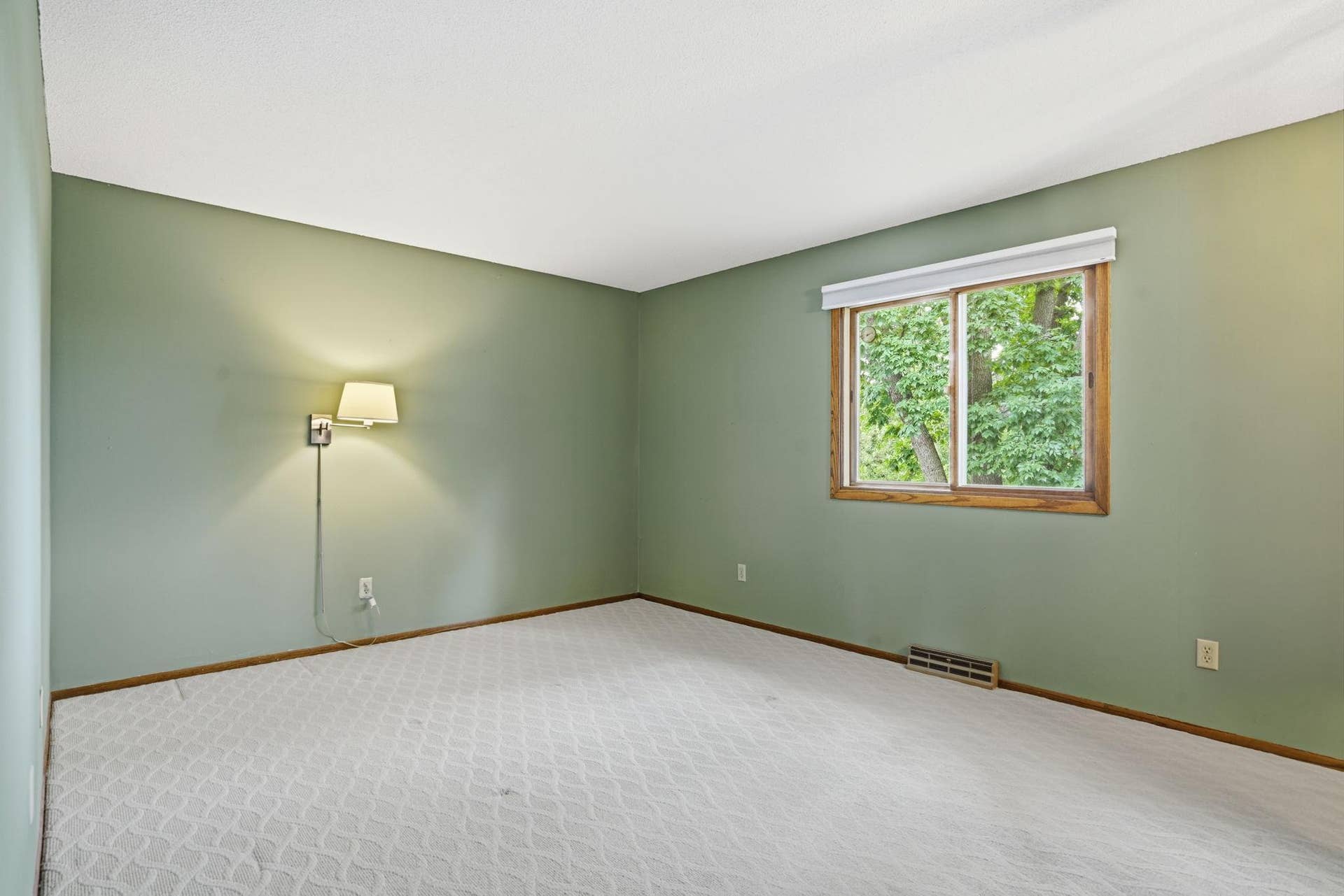 6207 Edgemont Boulevard N, Brooklyn Park, MN 55428 6207 Edgemont Boulevard N, Brooklyn Park, MN 55428