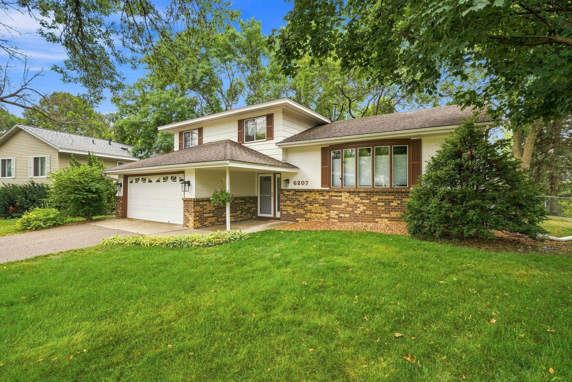 6207 Edgemont Boulevard N, Brooklyn Park, MN 55428 6207 Edgemont Boulevard N, Brooklyn Park, MN 55428