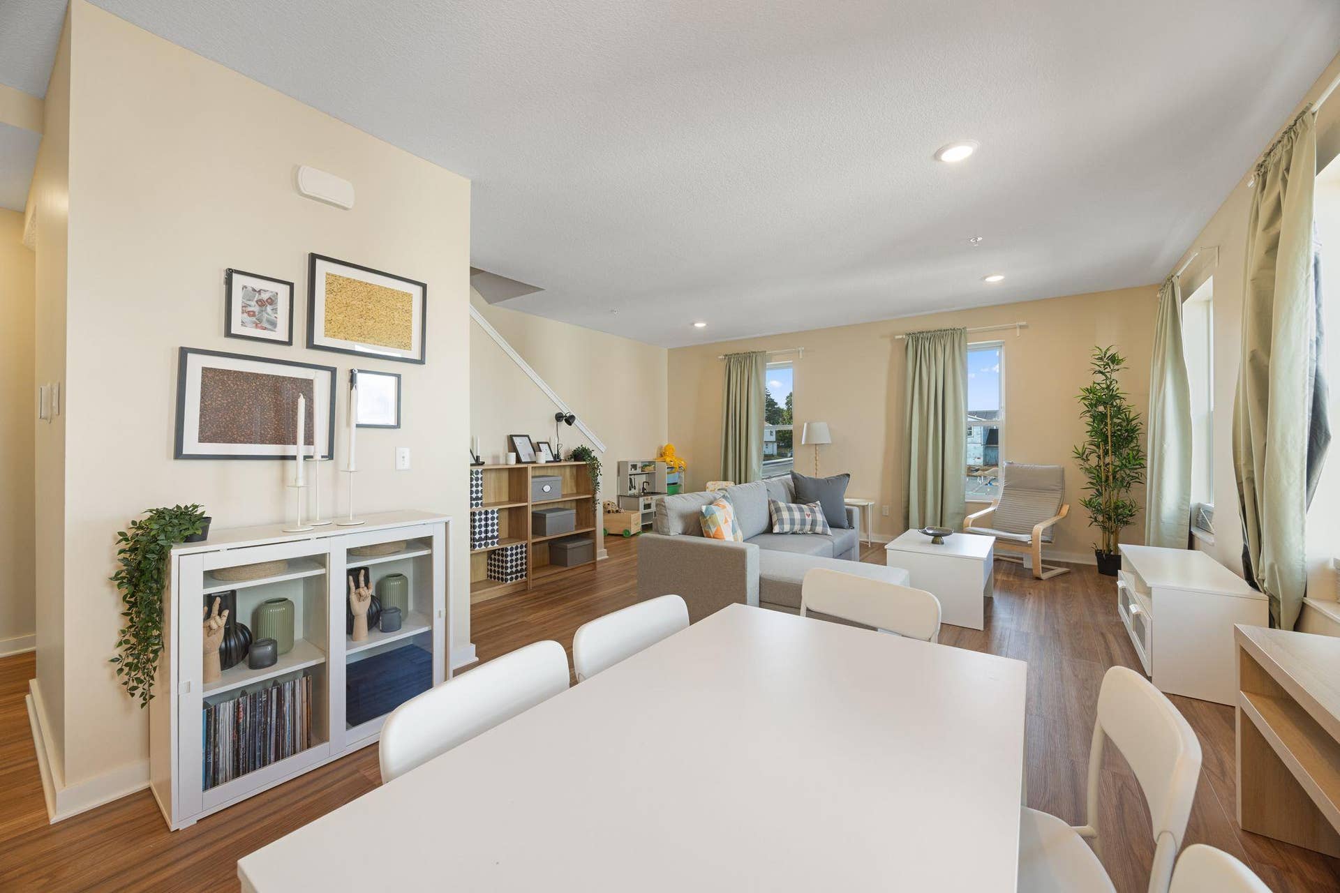 1339 Howard Street N, #1, 92, Saint Paul, MN 55119 Dining/Living