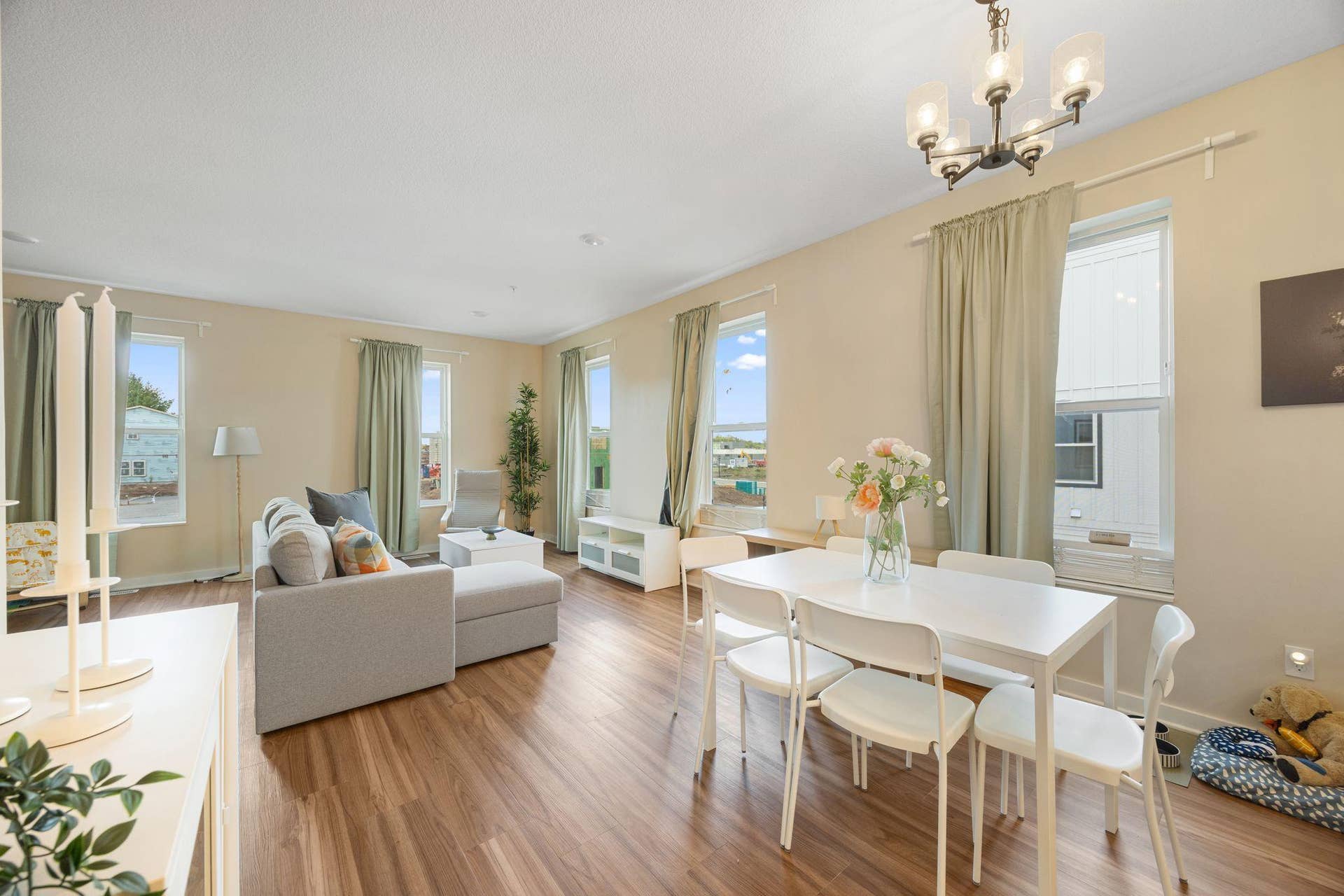 1339 Howard Street N, #1, 92, Saint Paul, MN 55119 Open living/dining