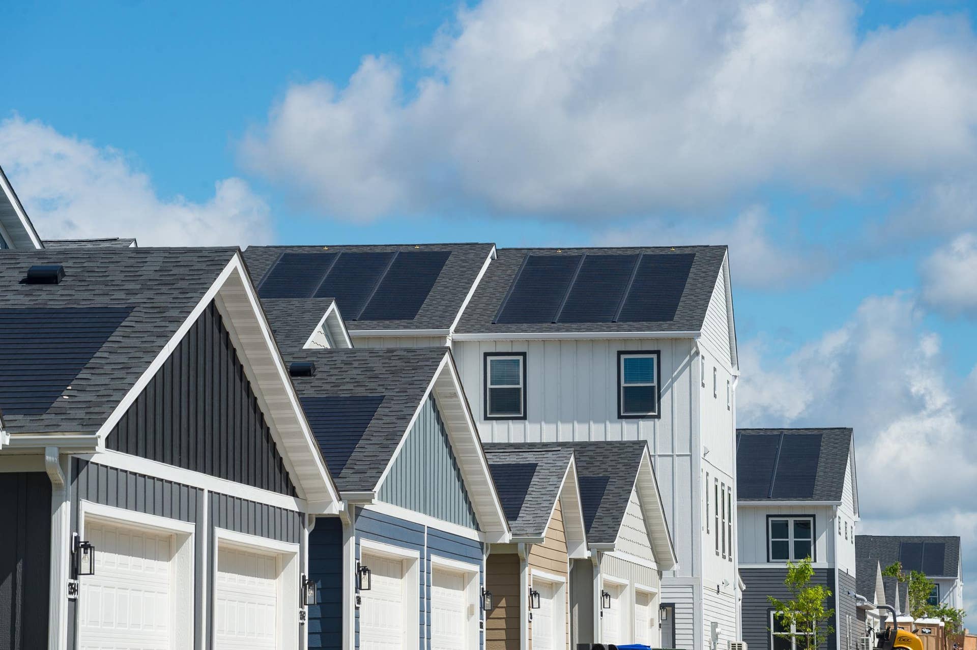 1339 Howard Street N, #1, 92, Saint Paul, MN 55119 solar shingles.jpg