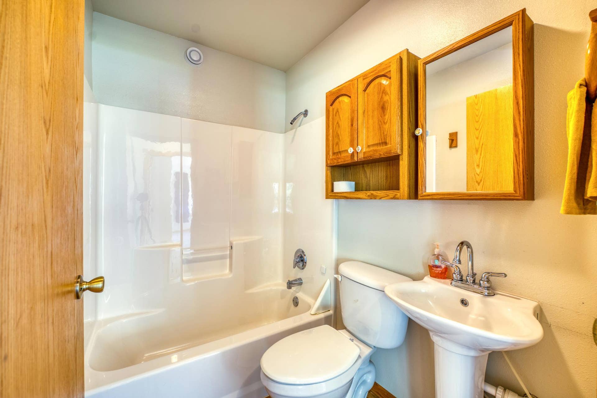 12998 Idlewild Drive NE, Bemidji, MN 56601 second bath