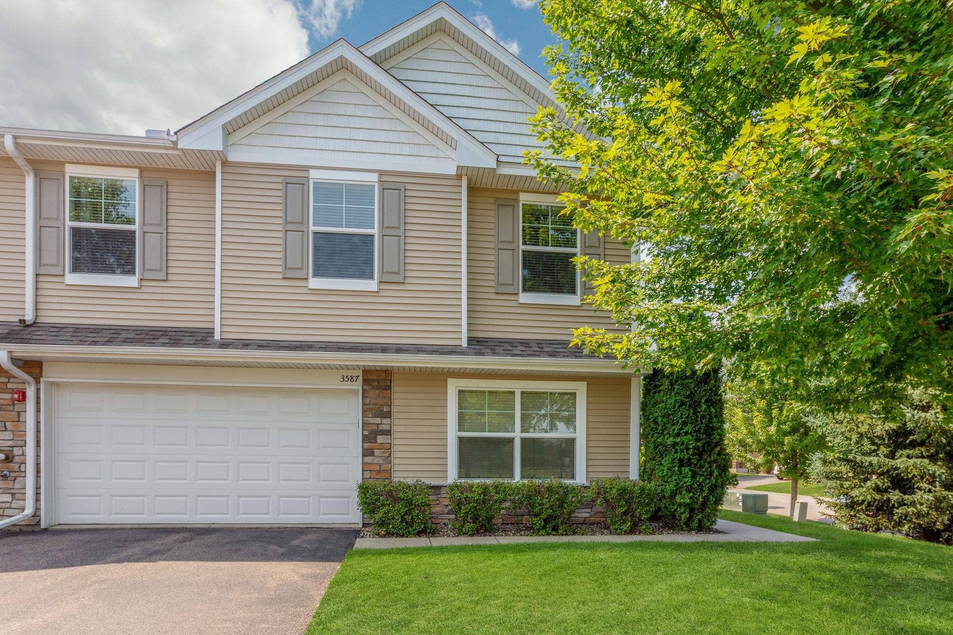 3587 Maureen Lane, Stillwater, MN 55082 3587 Maureen Lane, Stillwater, MN 55082