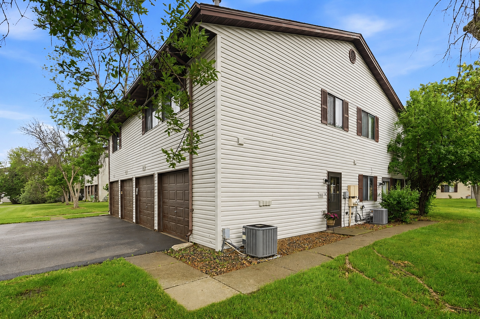 6616 84th Court N, Brooklyn Park, MN 55445 6616 84th Court N, Brooklyn Park, MN 55445