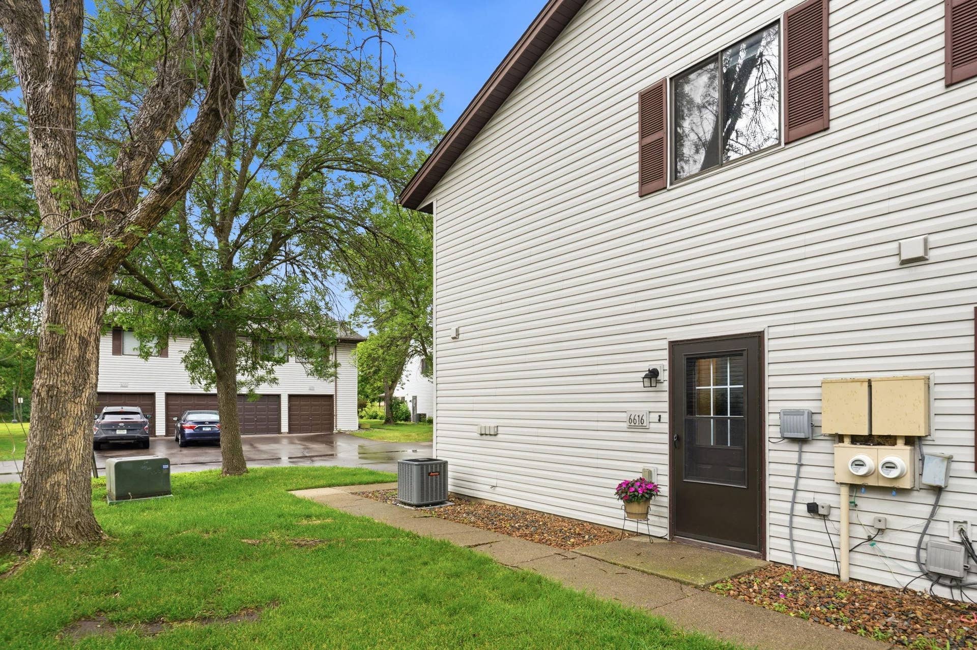 6616 84th Court N, Brooklyn Park, MN 55445 6616 84th Court N, Brooklyn Park, MN 55445