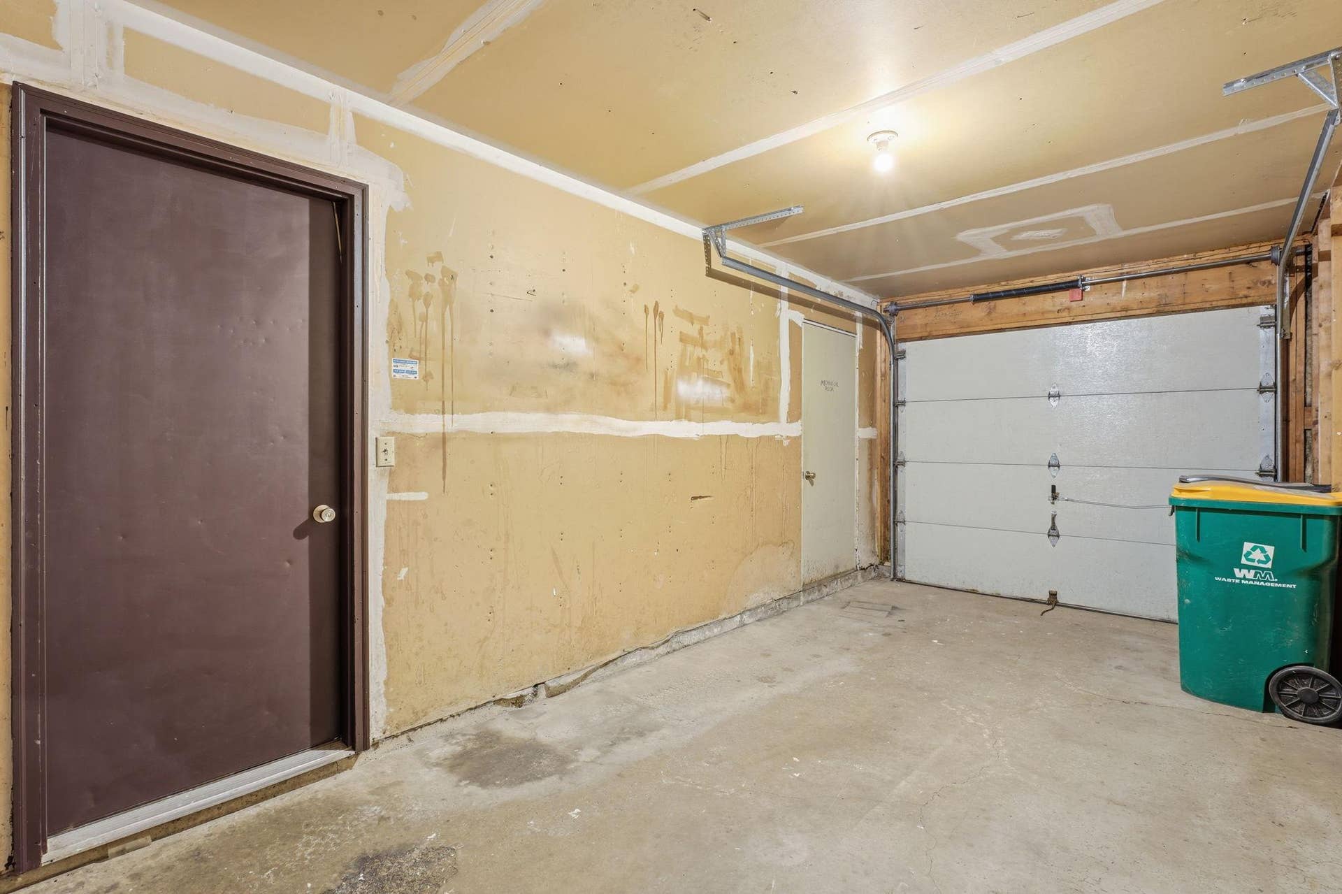6616 84th Court N, Brooklyn Park, MN 55445 Attached garage
