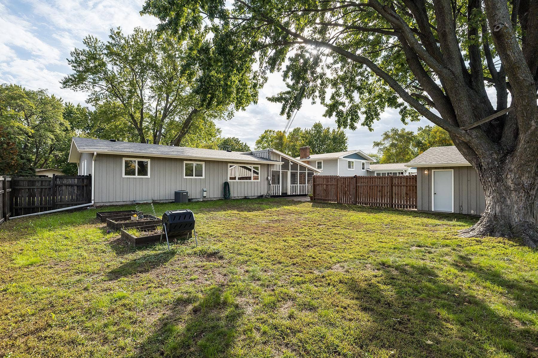 6208 81st Avenue N, Brooklyn Park, MN 55443 6208 81st Avenue N, Brooklyn Park, MN 55443