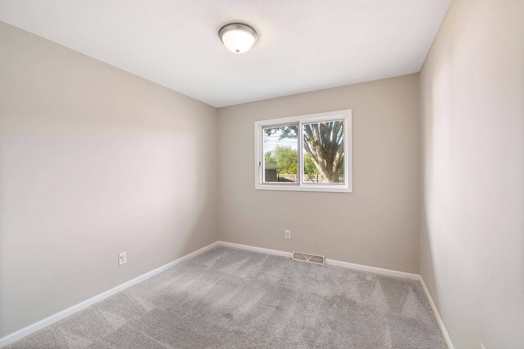 6208 81st Avenue N, Brooklyn Park, MN 55443 6208 81st Avenue N, Brooklyn Park, MN 55443