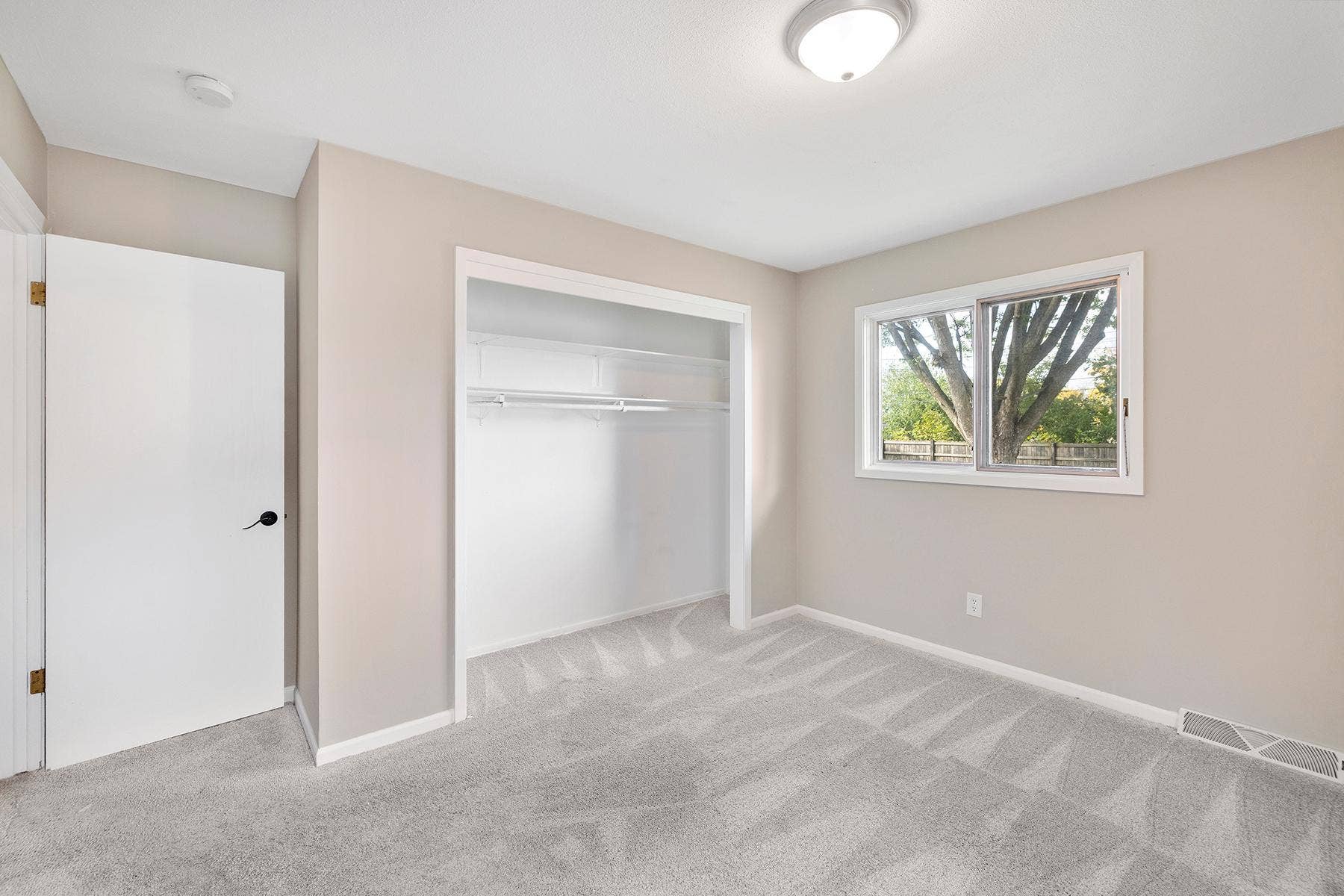 6208 81st Avenue N, Brooklyn Park, MN 55443 6208 81st Avenue N, Brooklyn Park, MN 55443