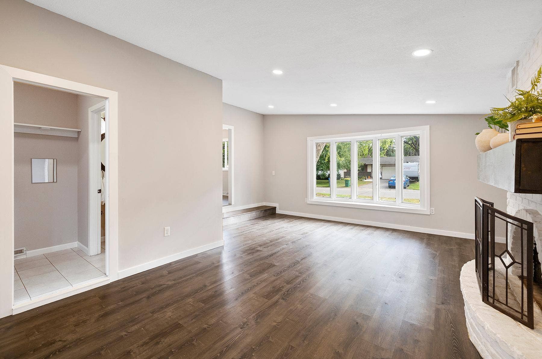 6208 81st Avenue N, Brooklyn Park, MN 55443 6208 81st Avenue N, Brooklyn Park, MN 55443