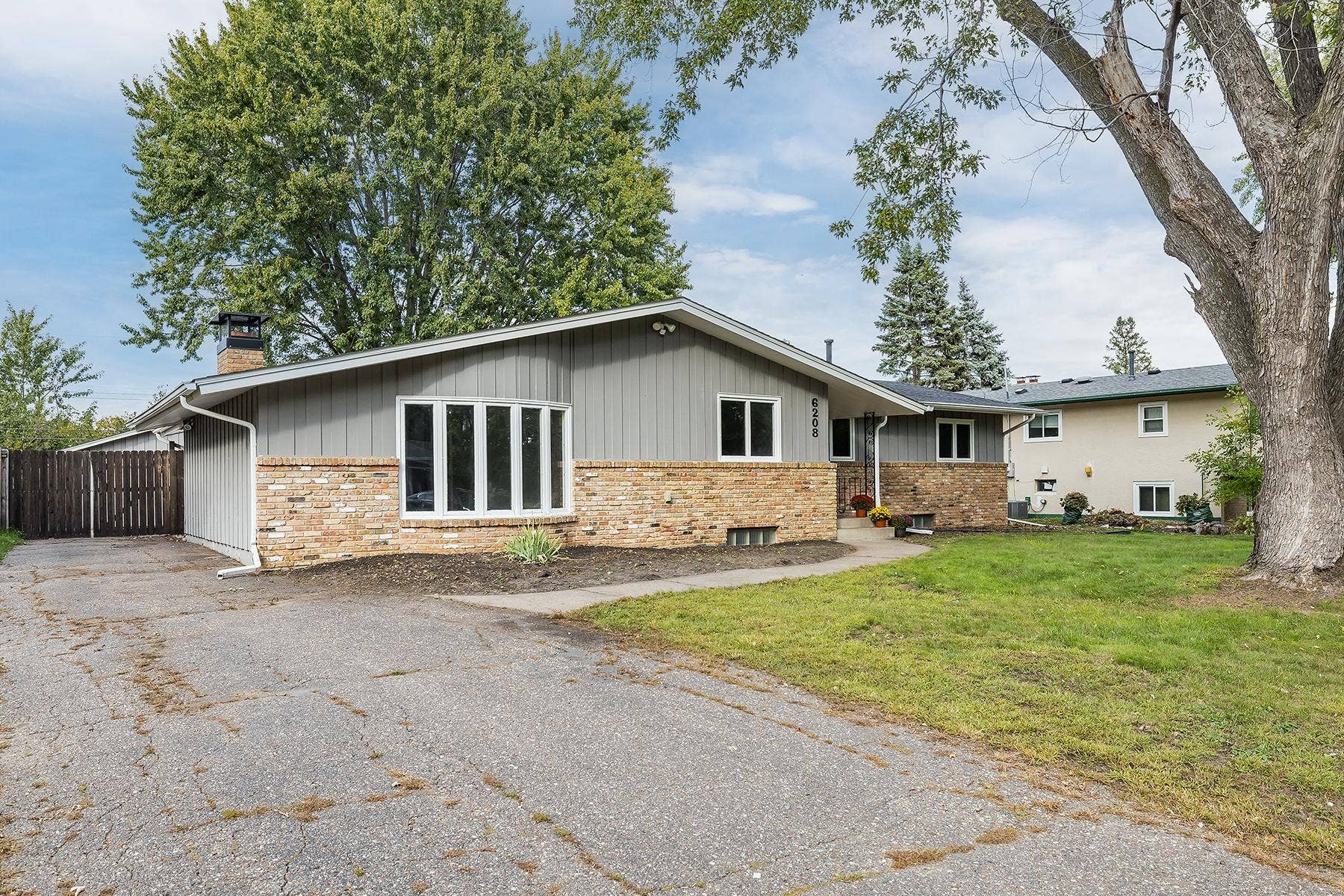6208 81st Avenue N, Brooklyn Park, MN 55443 6208 81st Avenue N, Brooklyn Park, MN 55443