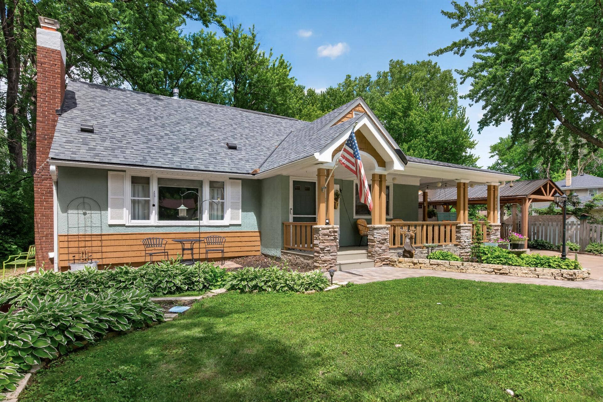 6044 48th Street N, Oakdale, MN 55128 01_6044_48th1_mls.jpg
