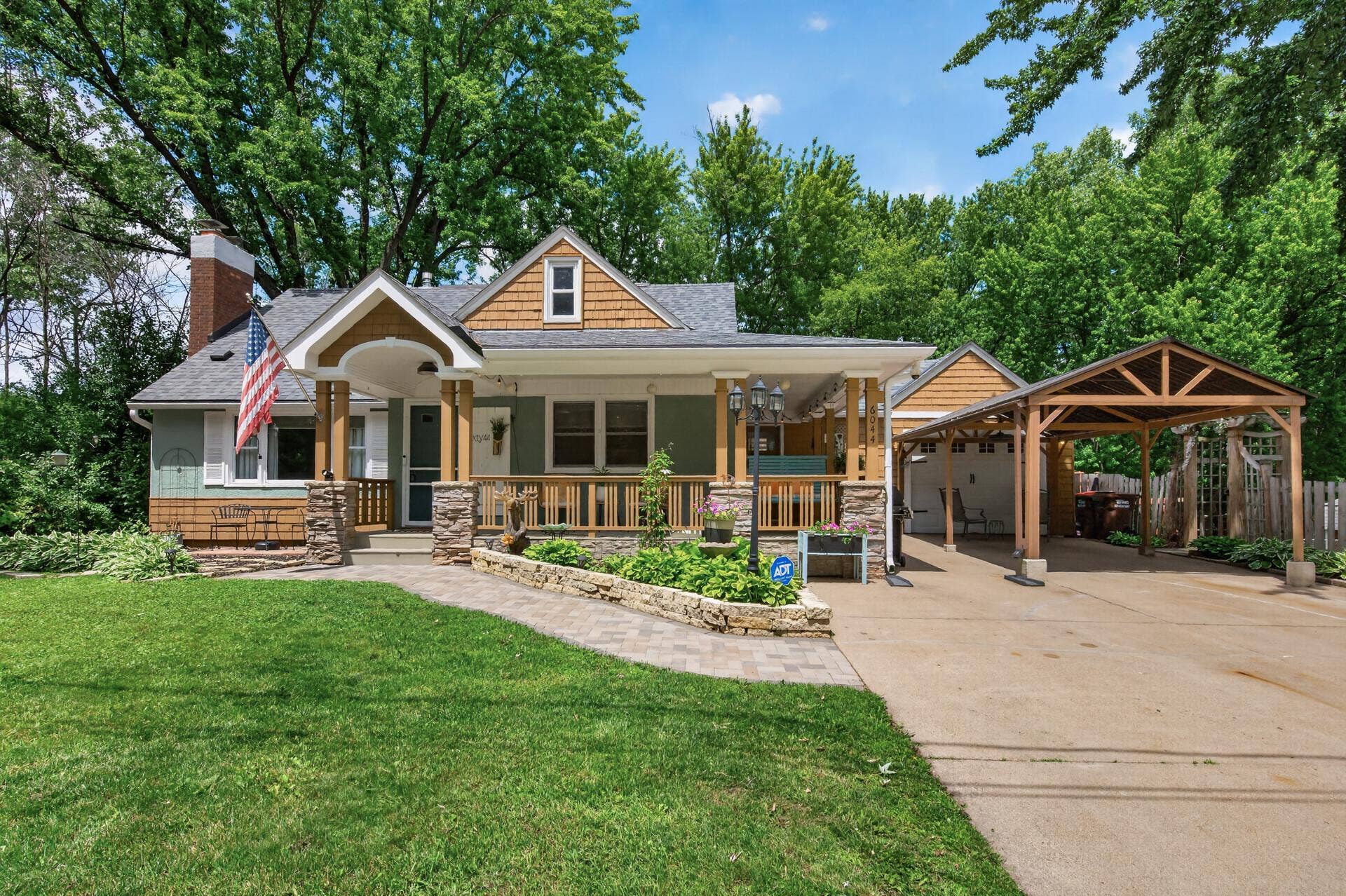 6044 48th Street N, Oakdale, MN 55128 03_6044_48th3_mls.jpg