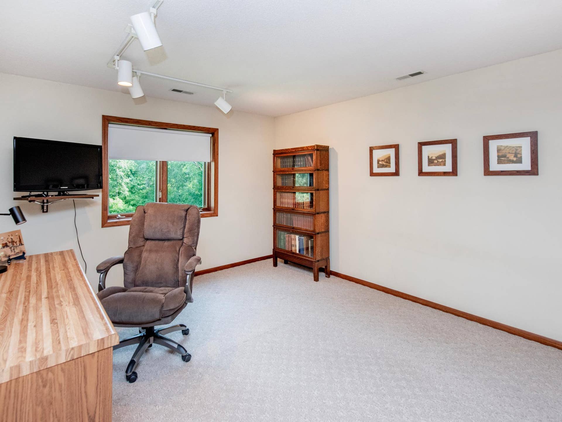 6256 Lynn Way, Woodbury, MN 55129 6256 Lynn Way, Woodbury, MN 55129