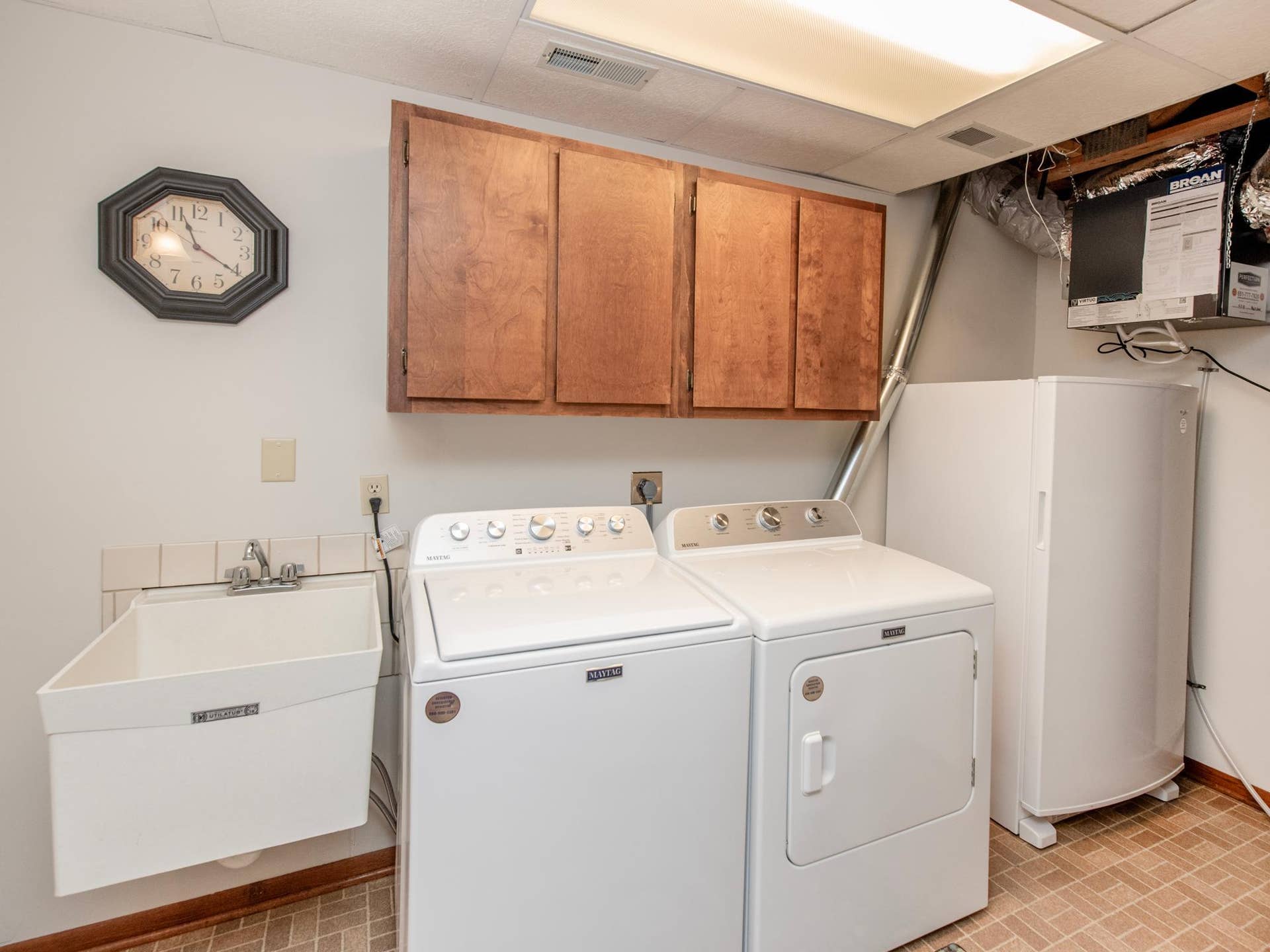 6256 Lynn Way, Woodbury, MN 55129 6256 Lynn Way, Woodbury, MN 55129