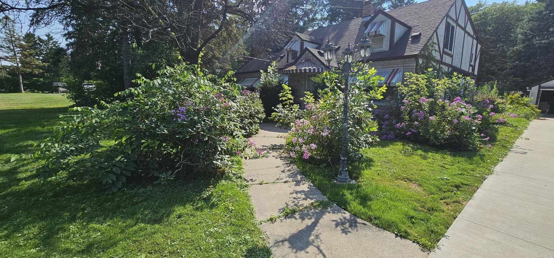 571 Century Avenue N, Maplewood, MN 55119 Front Entrance.jpg