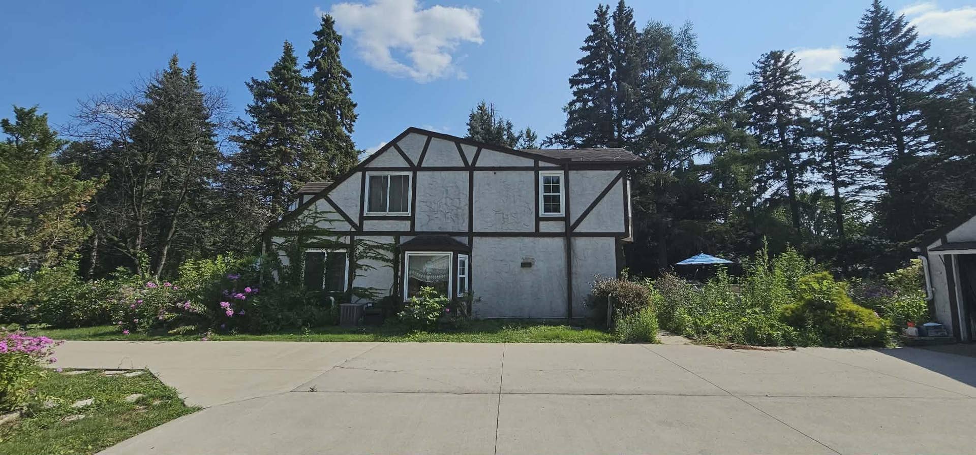 571 Century Avenue N, Maplewood, MN 55119 Property North View.jpg