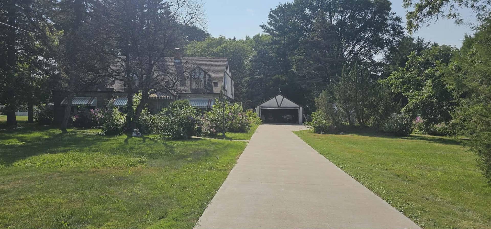 571 Century Avenue N, Maplewood, MN 55119 Driveway to Property.jpg