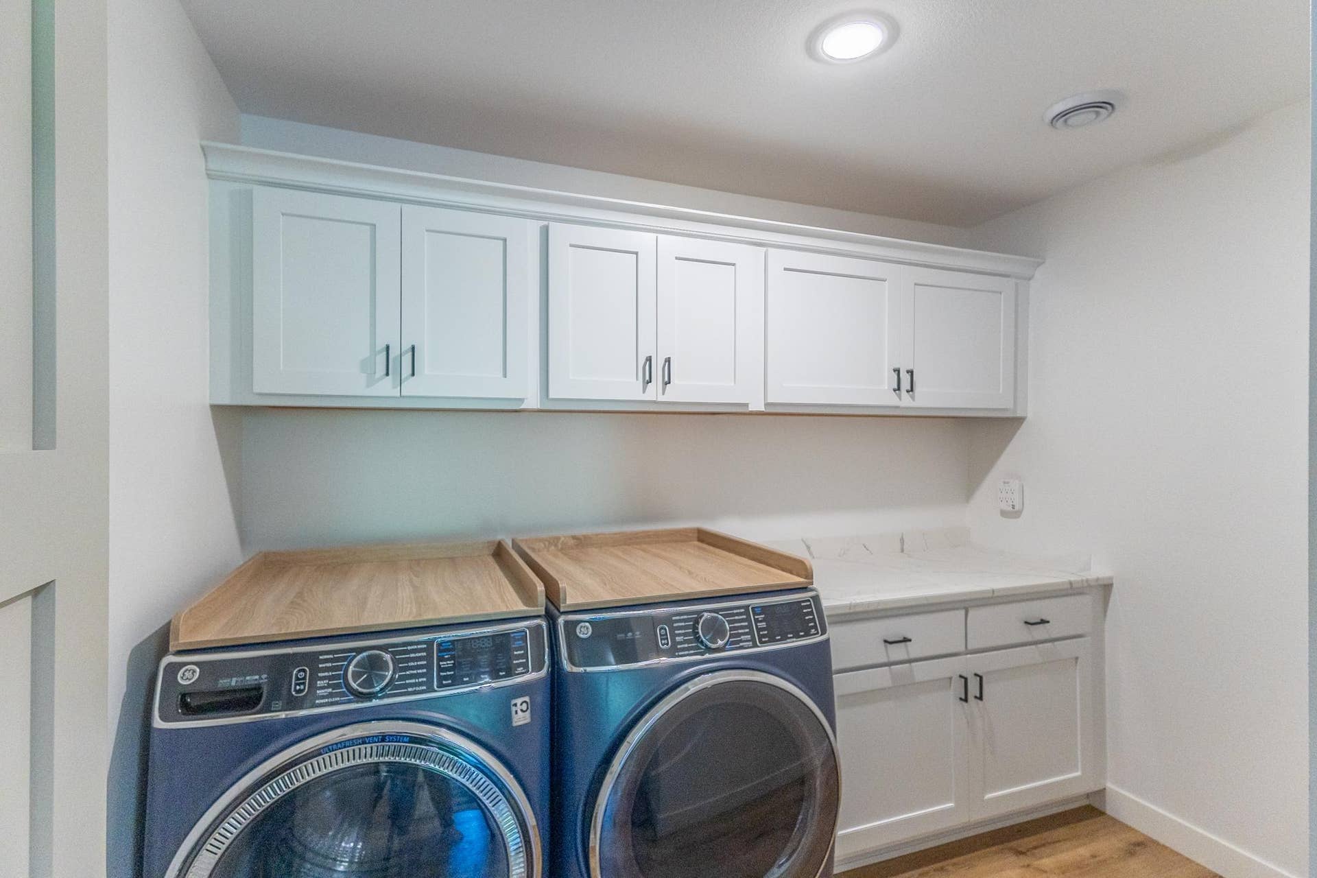 7639 Emerald Pines Drive NW, Bemidji, MN 56601 Main floor laundry-2.jpg